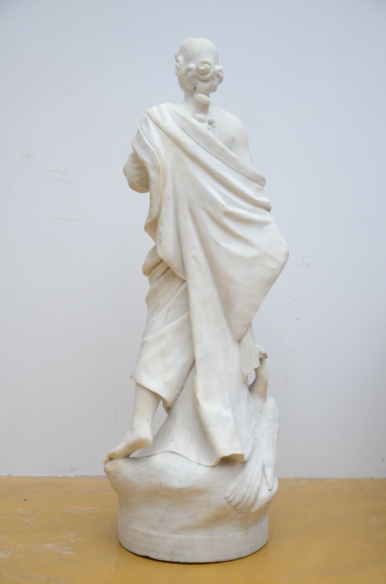 A large mythological statue in white marble 'Hera' (122cm) (*) - Bild 4 aus 4