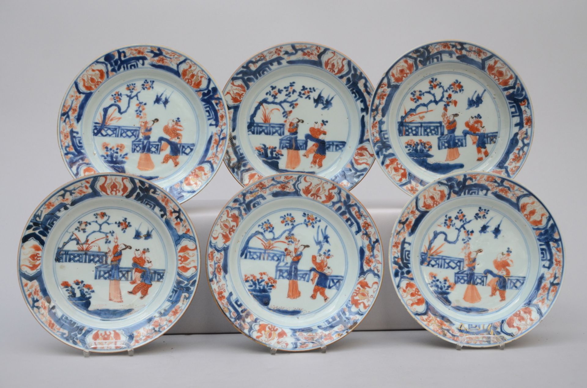 Set of 6 plates in Chinese Imari porcelain 'lady with playing children' (dia 21 cm) (*)