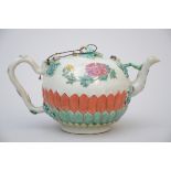 Teapot in Chinese porcelain with relief decoration, 18th century (h 10 cm) (*)