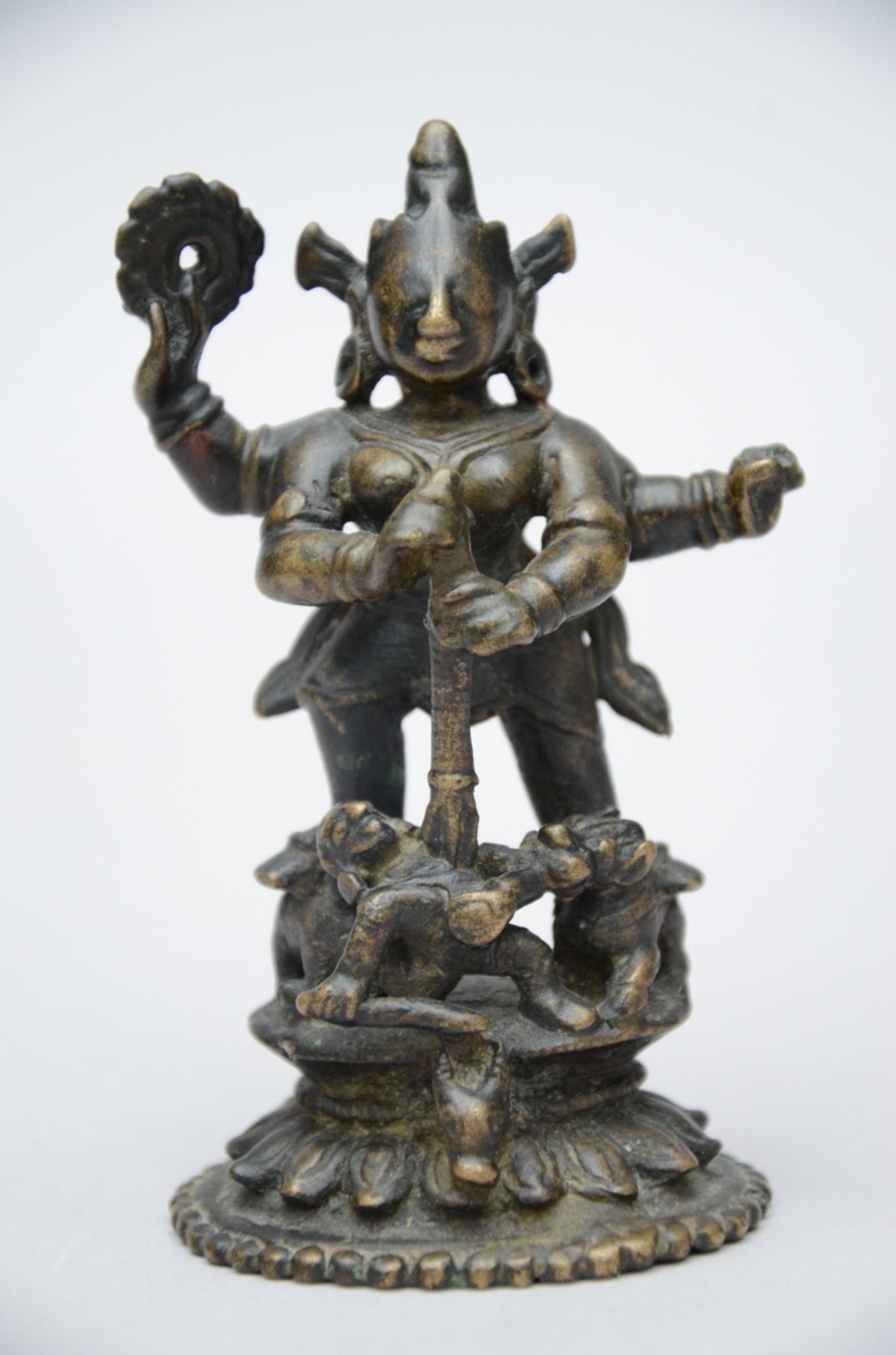 Lot: Indian statue in bronze 'durga' (10 cm) and Nepalese statue in bronze 'durga' (9,3 cm) - Image 2 of 5