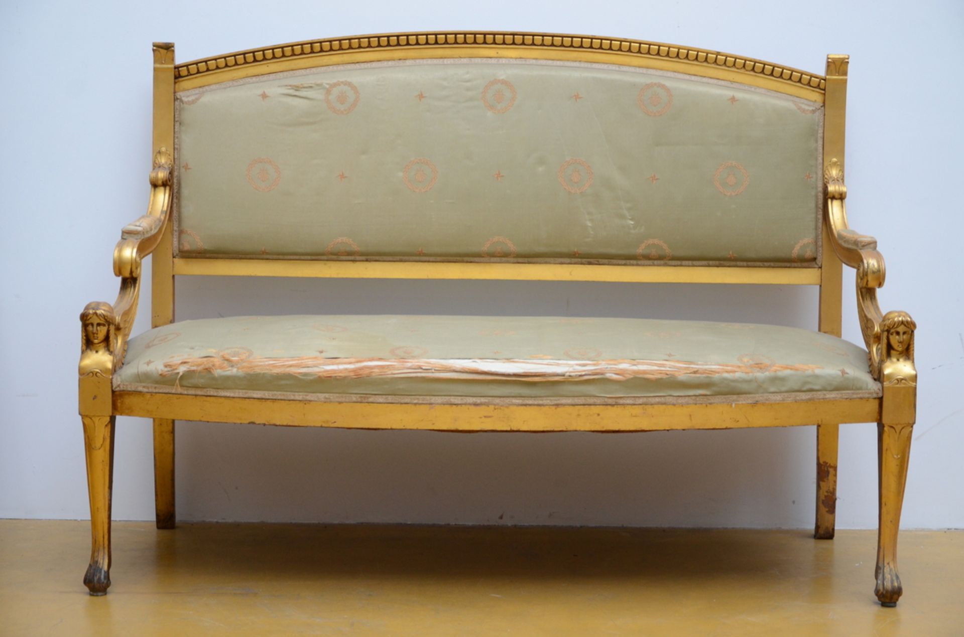 A gilded Empire style ensemble: table (77x116x72cm) display case (122x142x42cm) sofa ( - Image 3 of 7