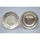 Lot: two silver dishes (dia 27 cm)