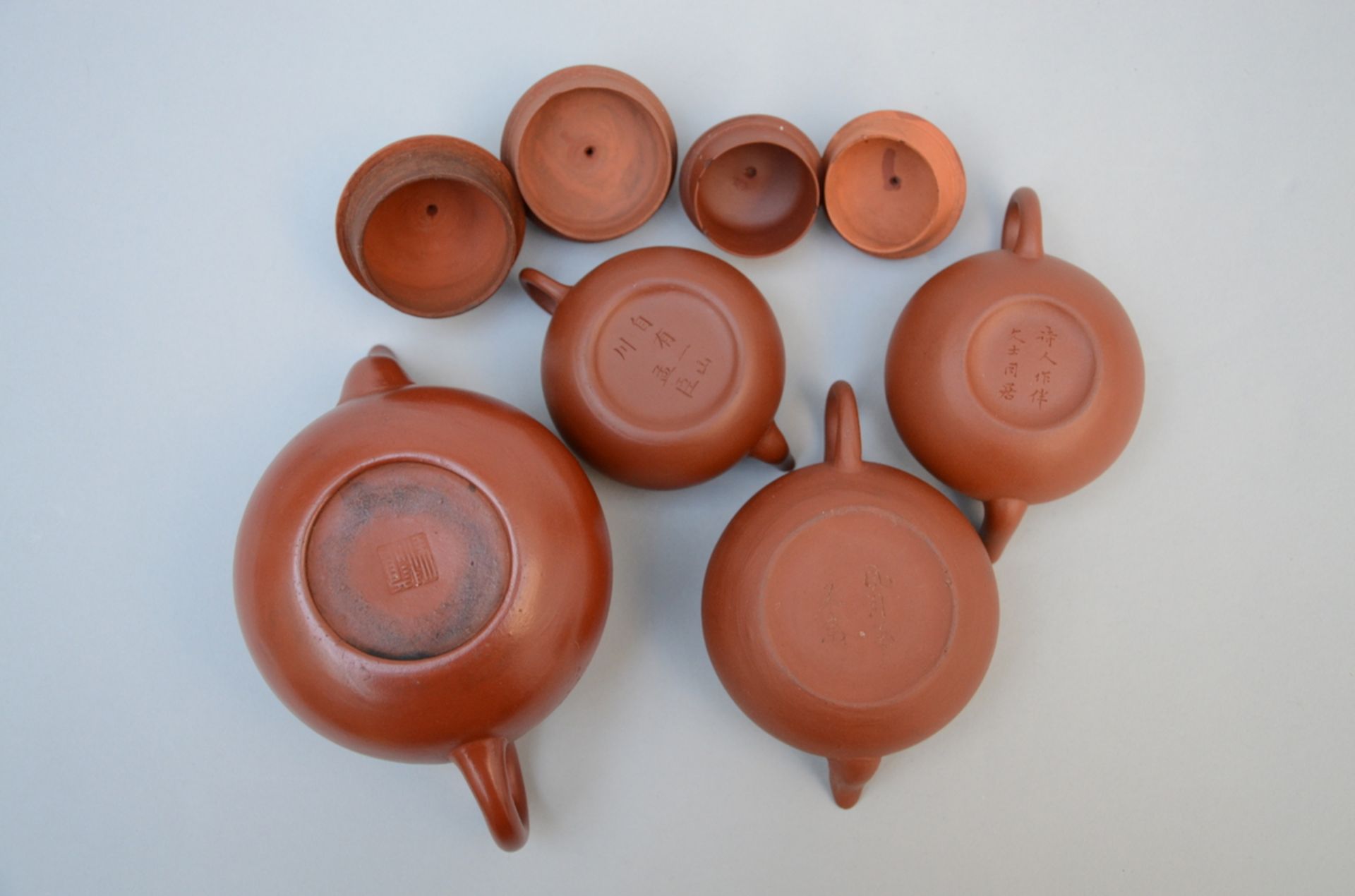 Lot: four Yixing teapots (h 5 to 8 cm) (*) - Image 4 of 5