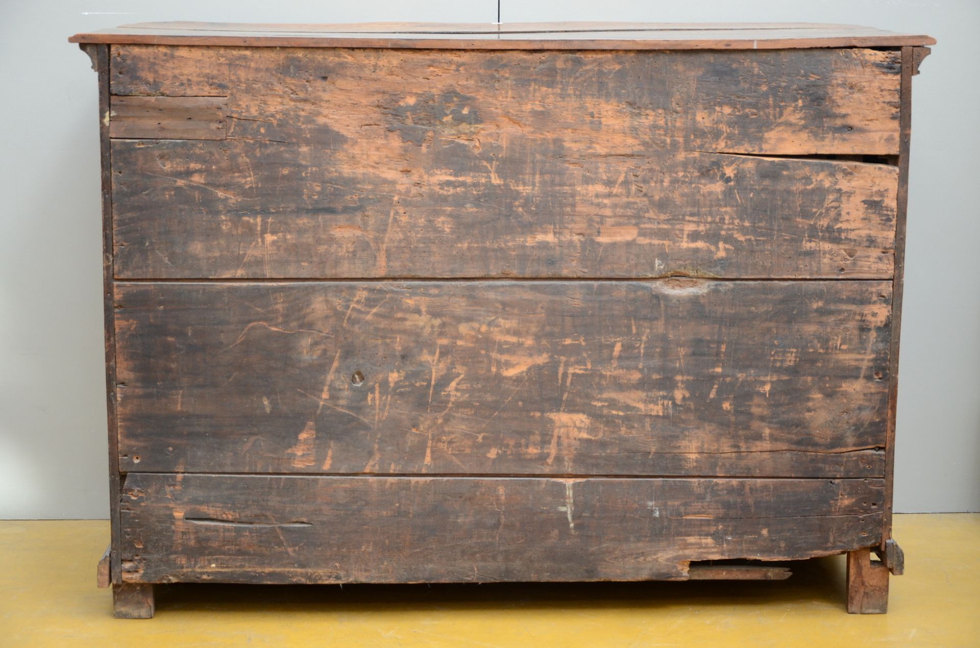 French chest of drawers in walnut, 18th century (64x137x96cm) - Image 3 of 4