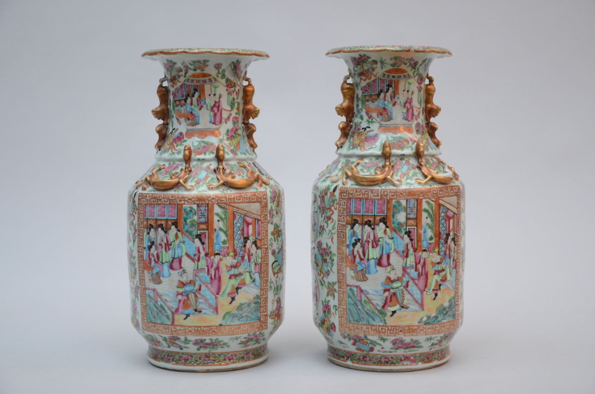 A pair of Chinese Canton porcelain vases with gilt decoration (h43.5cm) (*)