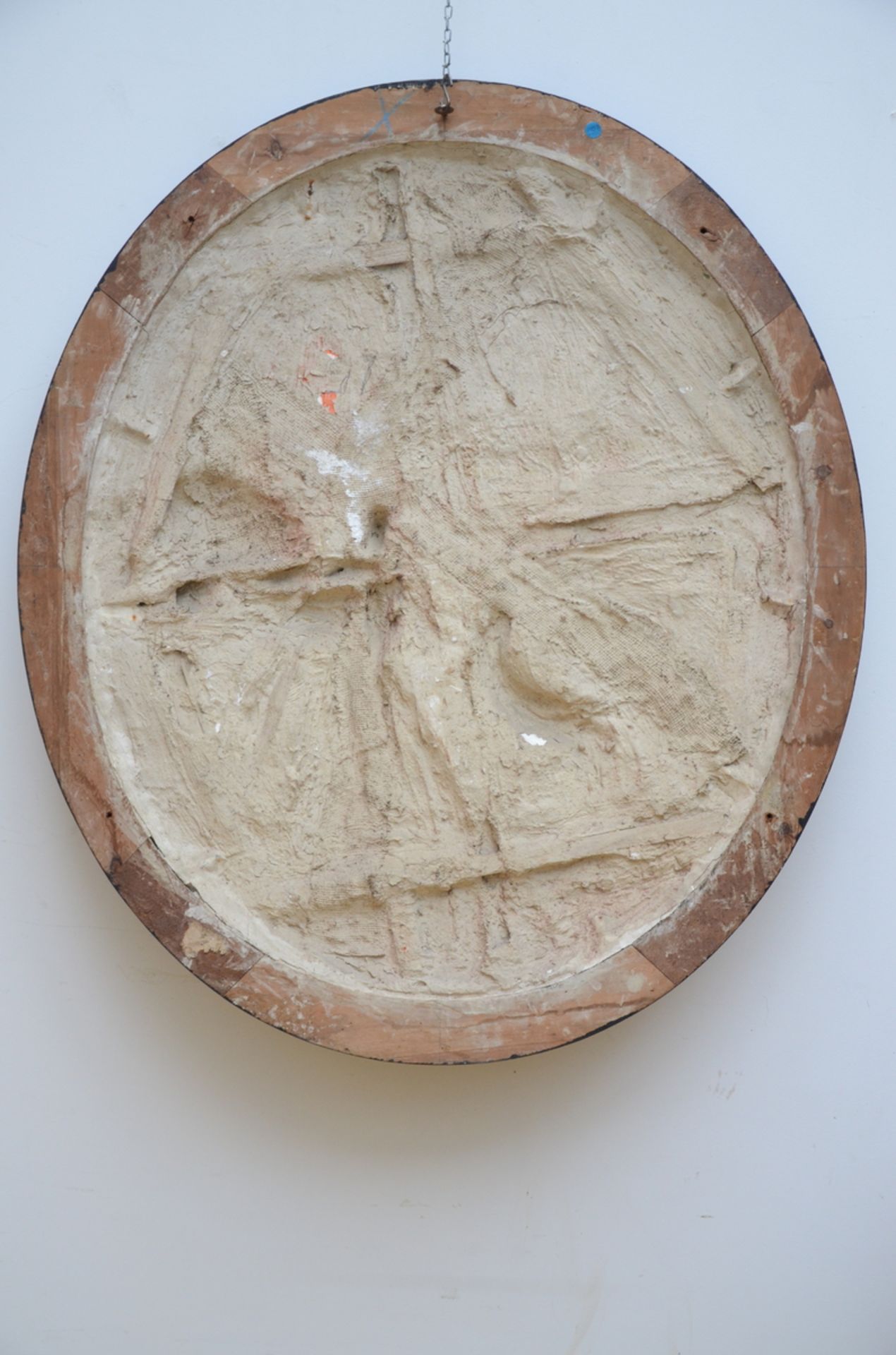 Large oval bas-relief in plaster 'Sint-Hubertus' (97x80cm) (*) - Image 3 of 3