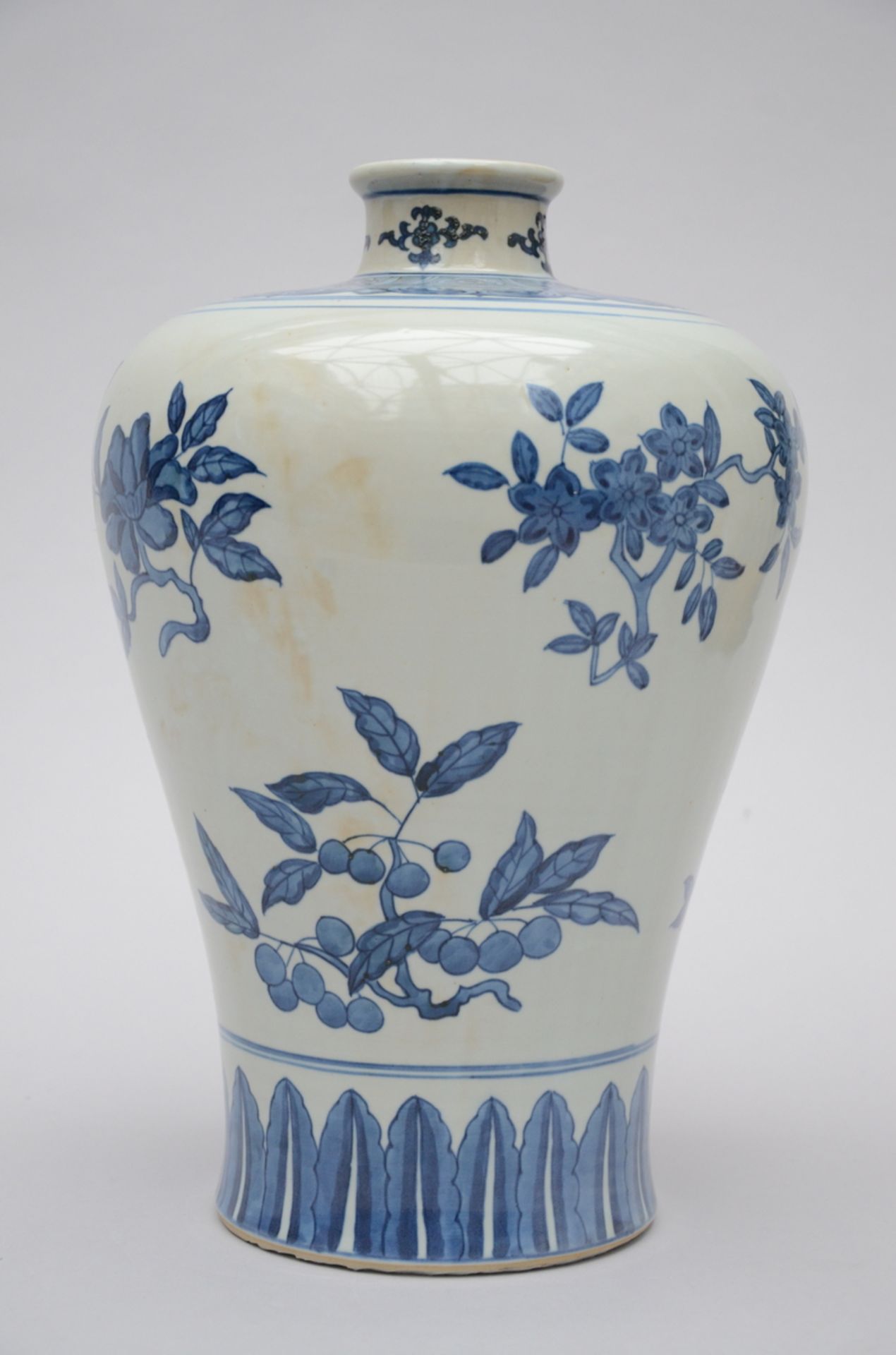 Chinese Meiping vase in blue and white porcelain, 20th century (38 cm) - Image 2 of 4