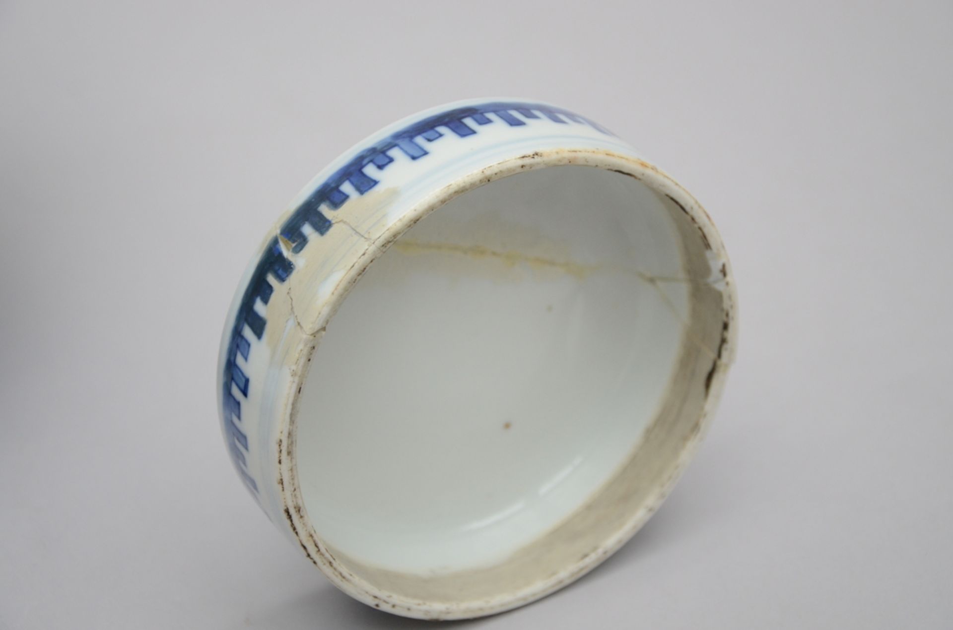 A Chinese jar with cover in blue and white porcelain (23 cm) (*) - Image 5 of 5