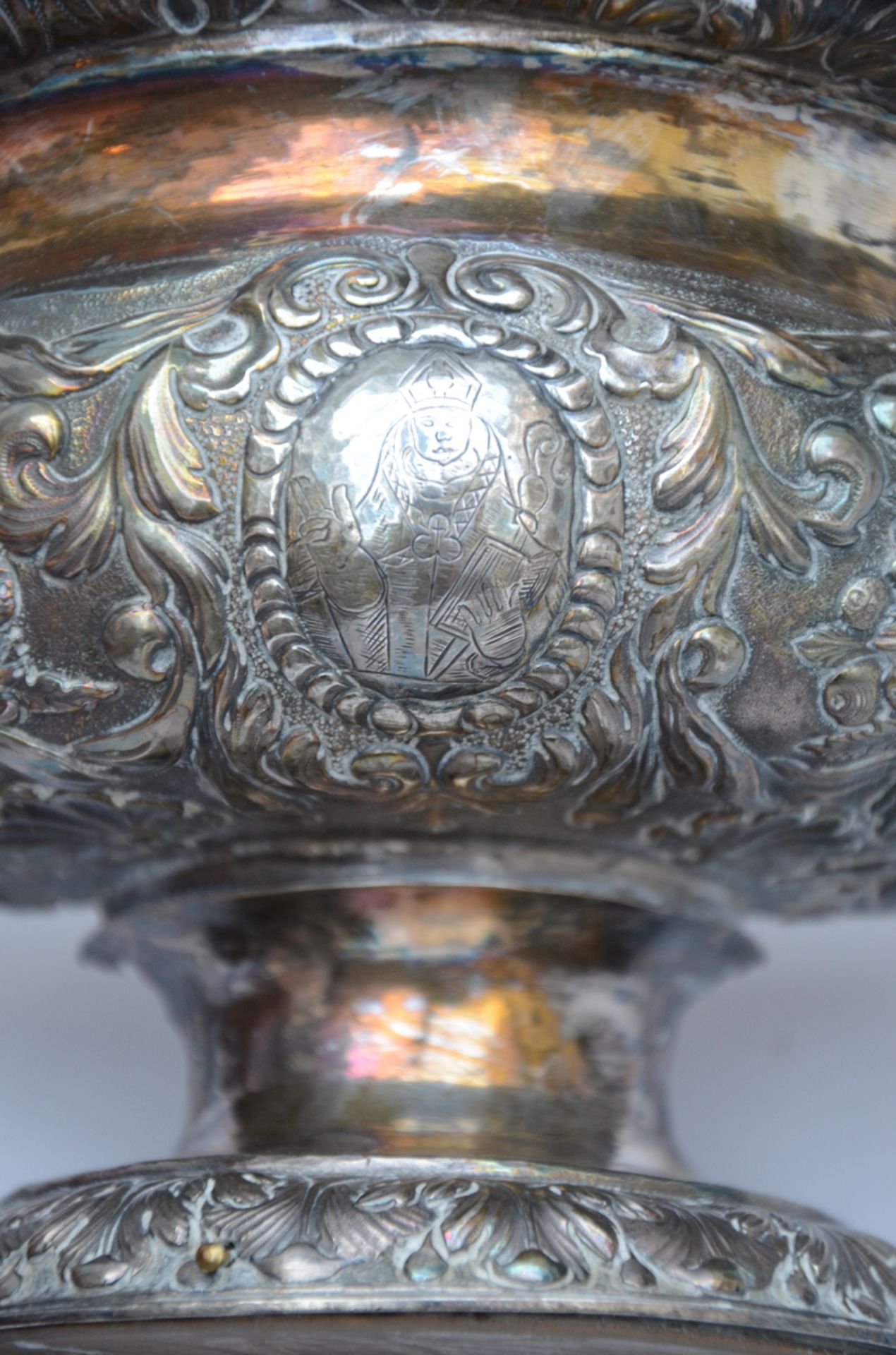 A pair of silver altar vases, 17th century (12x24x9 cm) (*) - Image 3 of 4