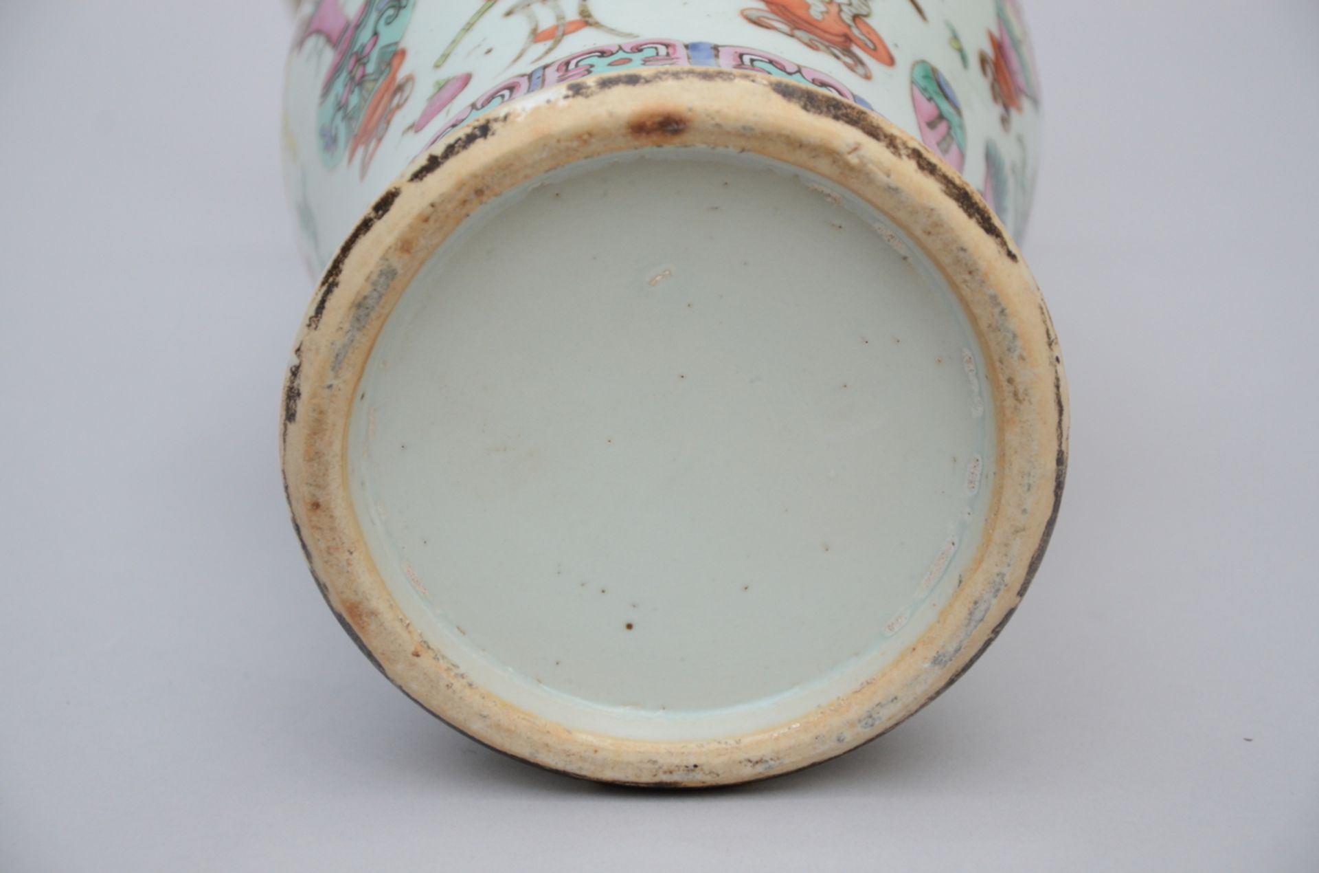 Vase in Chinese porcelain 'antiquities' (h 40 cm) - Image 3 of 3