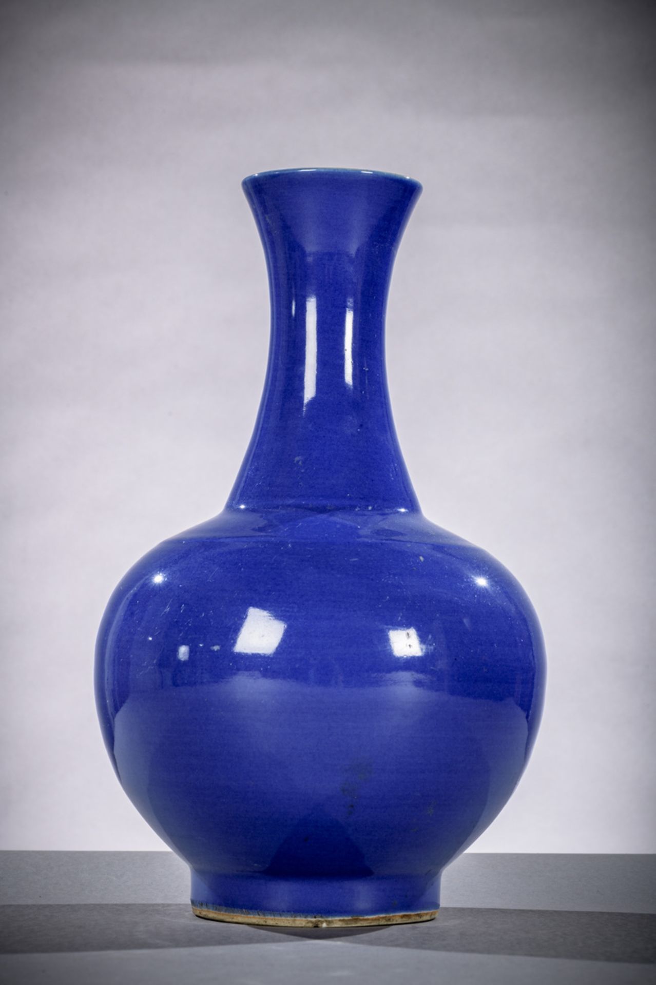 A vase in Chinese blue and white porcelain, Guangxu mark and period (h 40 cm) - Image 2 of 4