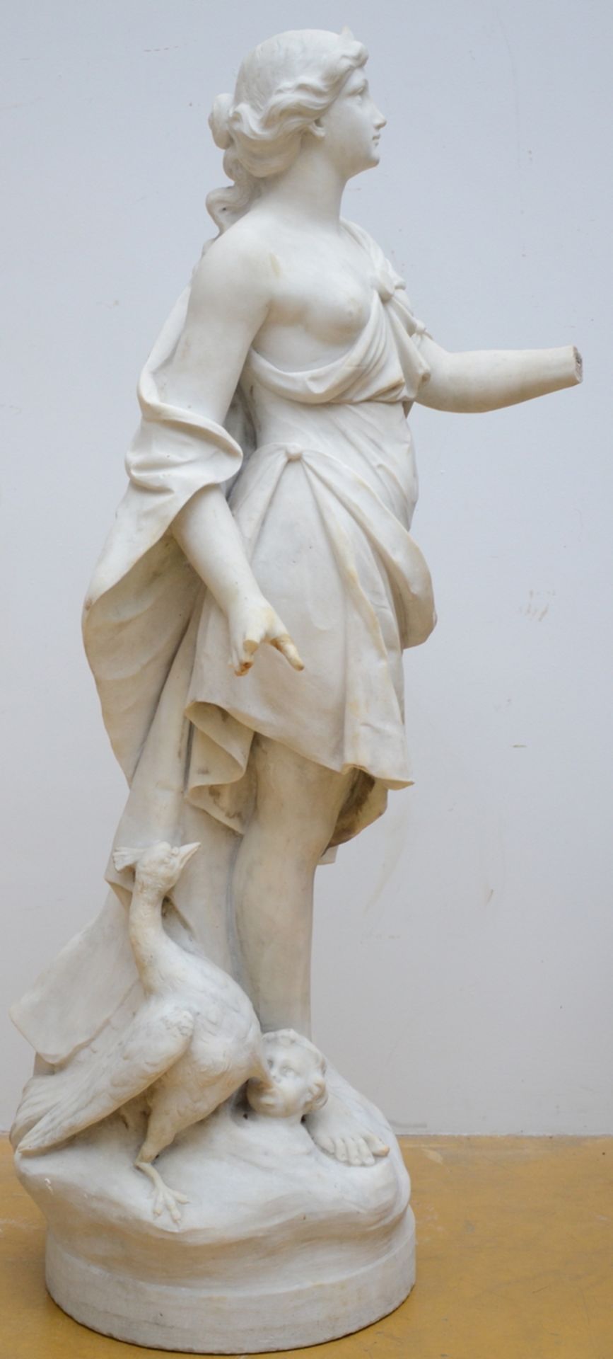 A large mythological statue in white marble 'Hera' (122cm) (*) - Bild 2 aus 4