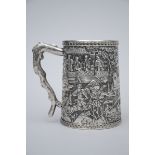 A Chinese silver drinking cup, Canton 19th century (12cm)