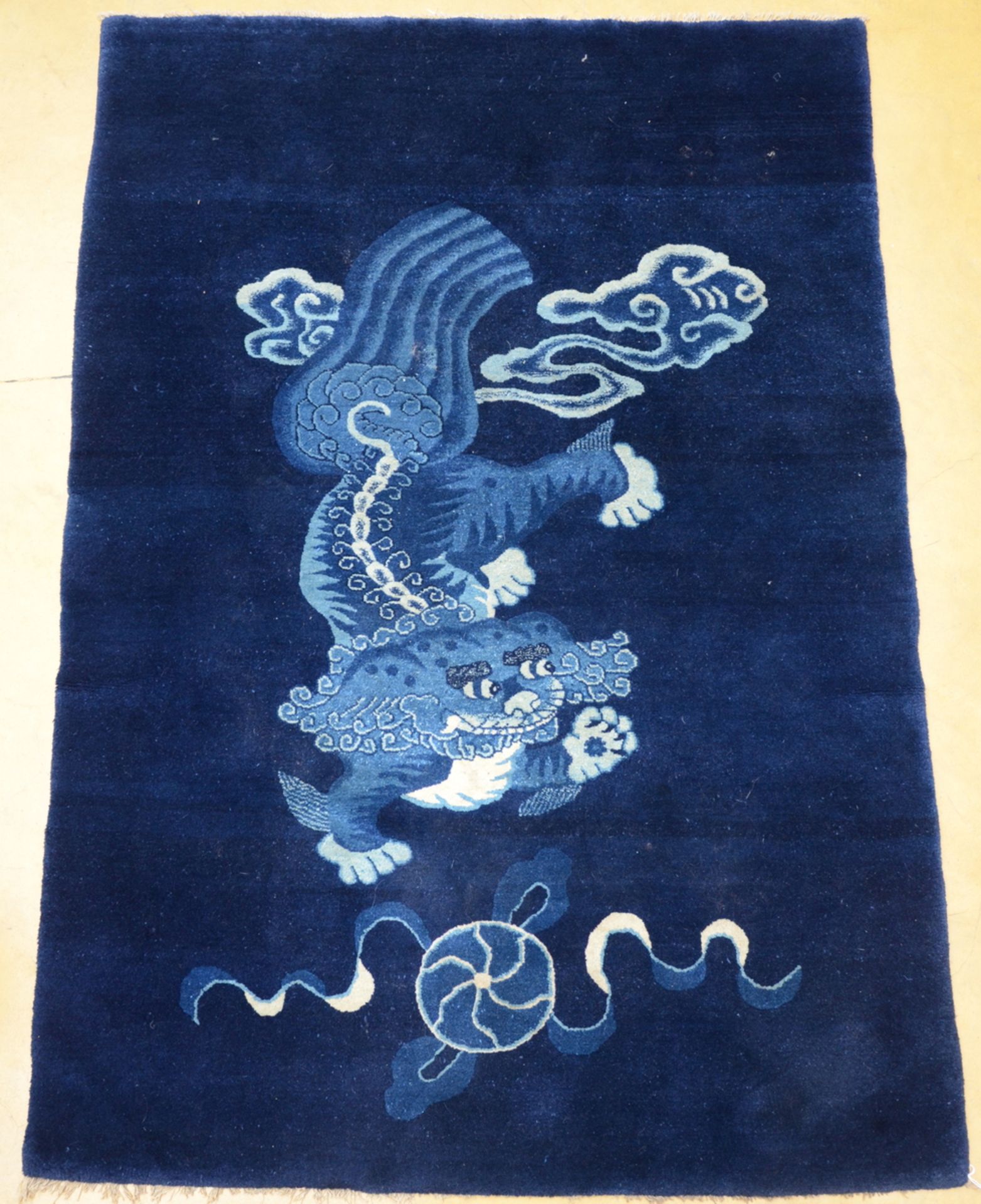 Chinese wool carpet 'Foo dog' (182x125 cm)