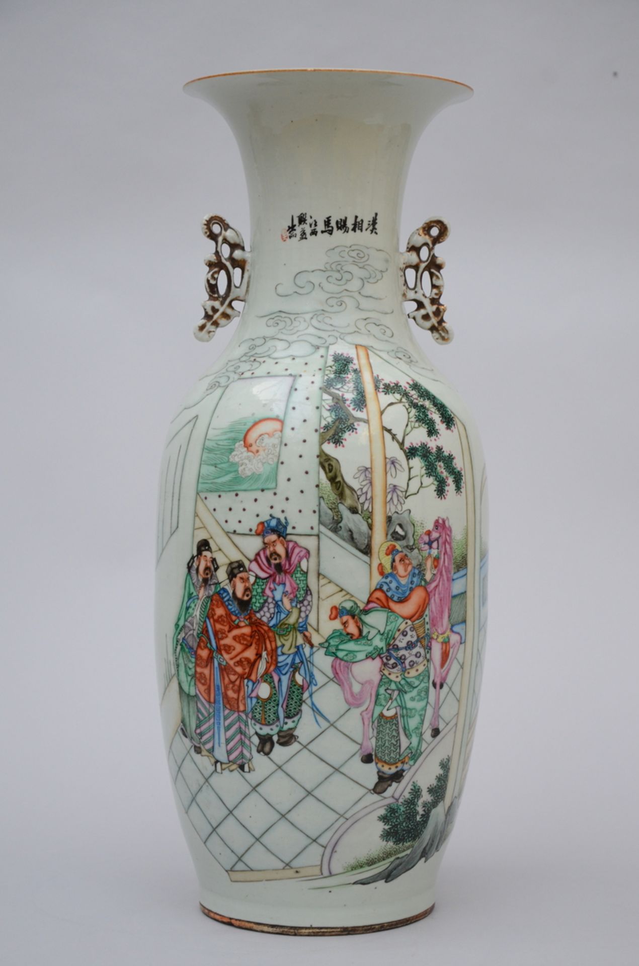 Vase in Chinese porcelain 'audience' (58 cm) (*)