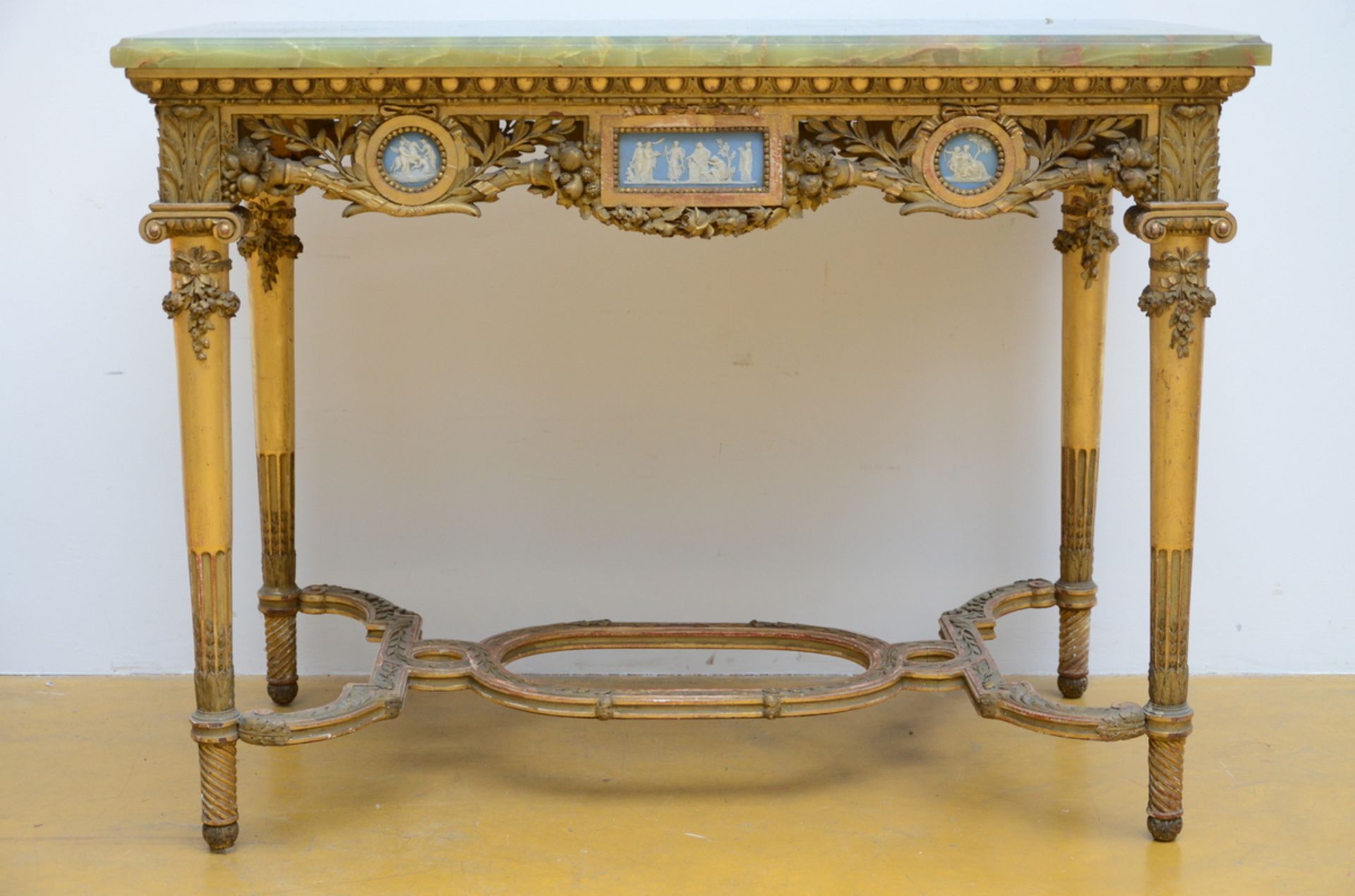 Gilt Louis XVI table with Wedgwood plaques and a green onyx top (75x99x58 cm)