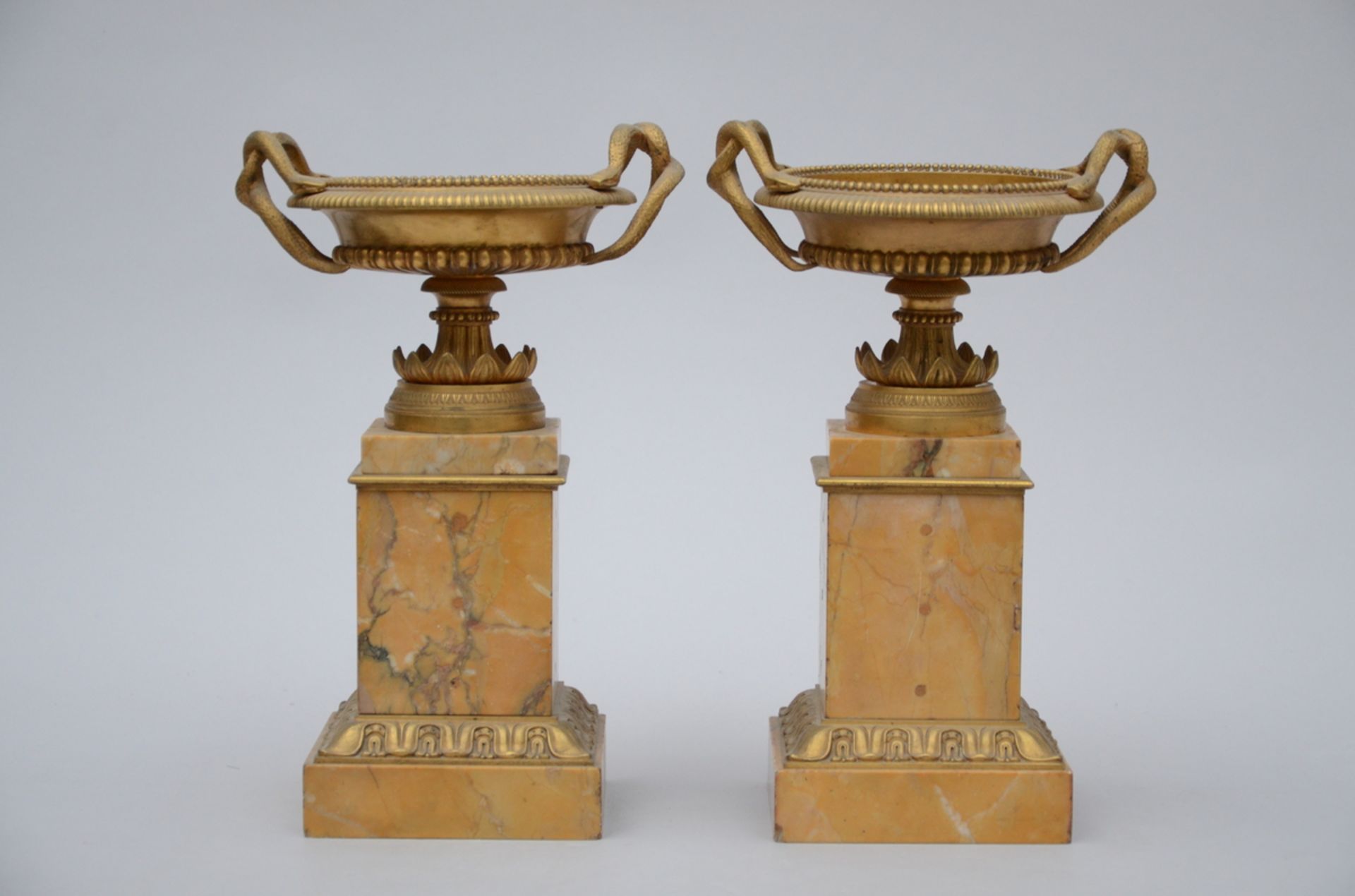 A pair of bronze vases in Sienna marble and gilt bronze (32cm) (*)