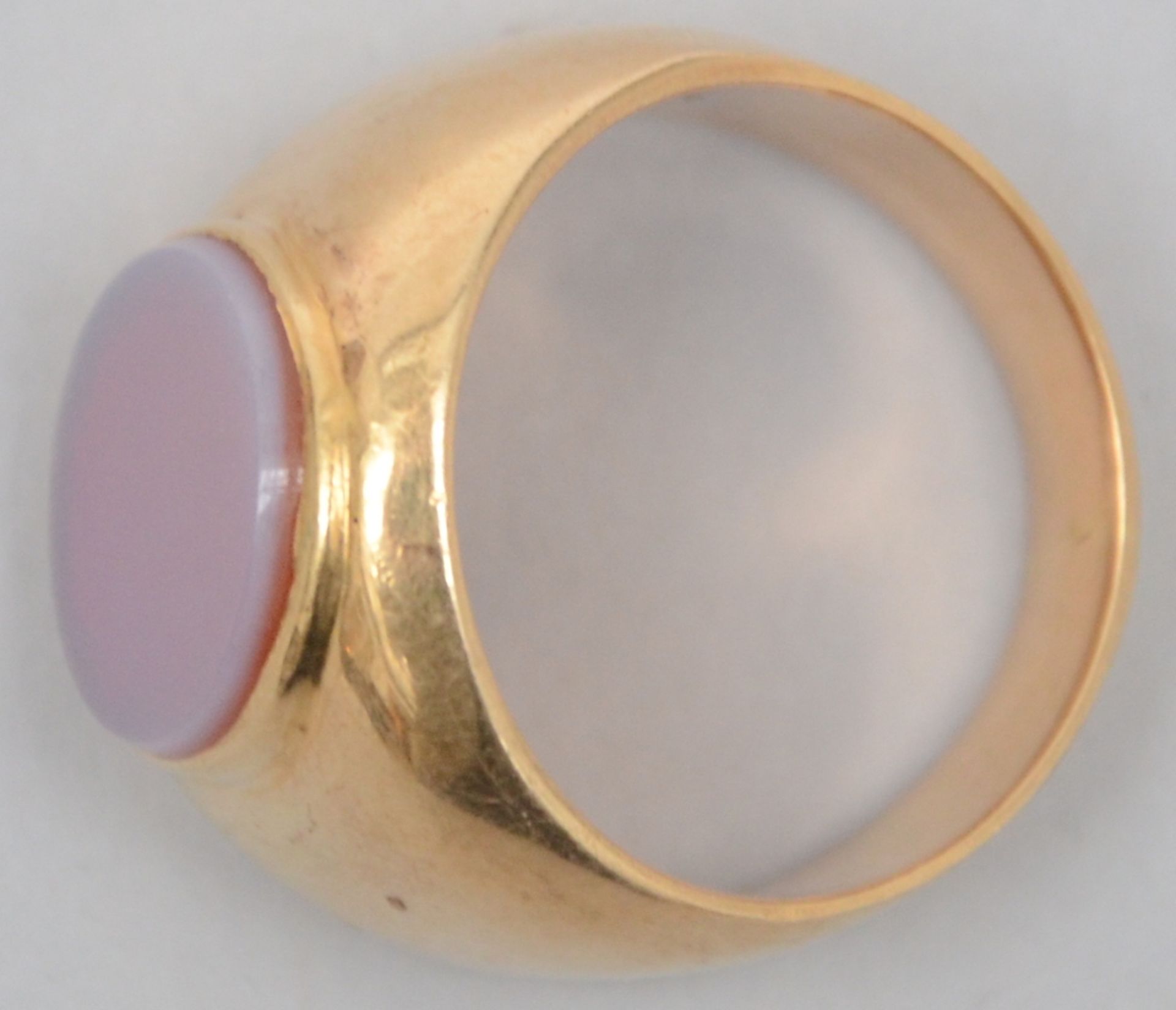 An 18 kt gold ring set with agate stone (22 gr) - Image 3 of 4