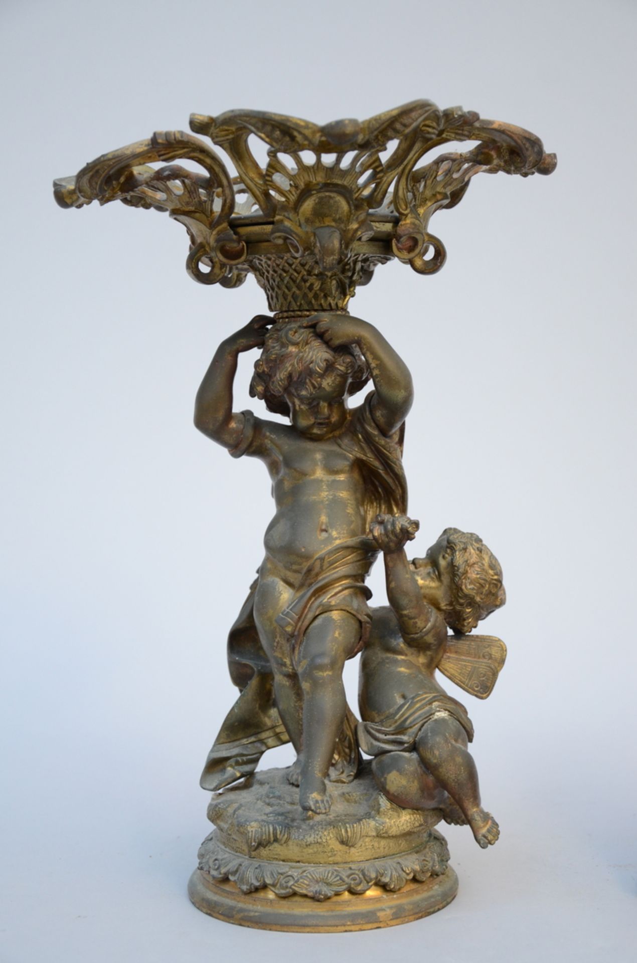 Lot: bronze statue 'shepherd' and bronze pedestal 'putto' (27x20x16)(40x26) - Image 4 of 5