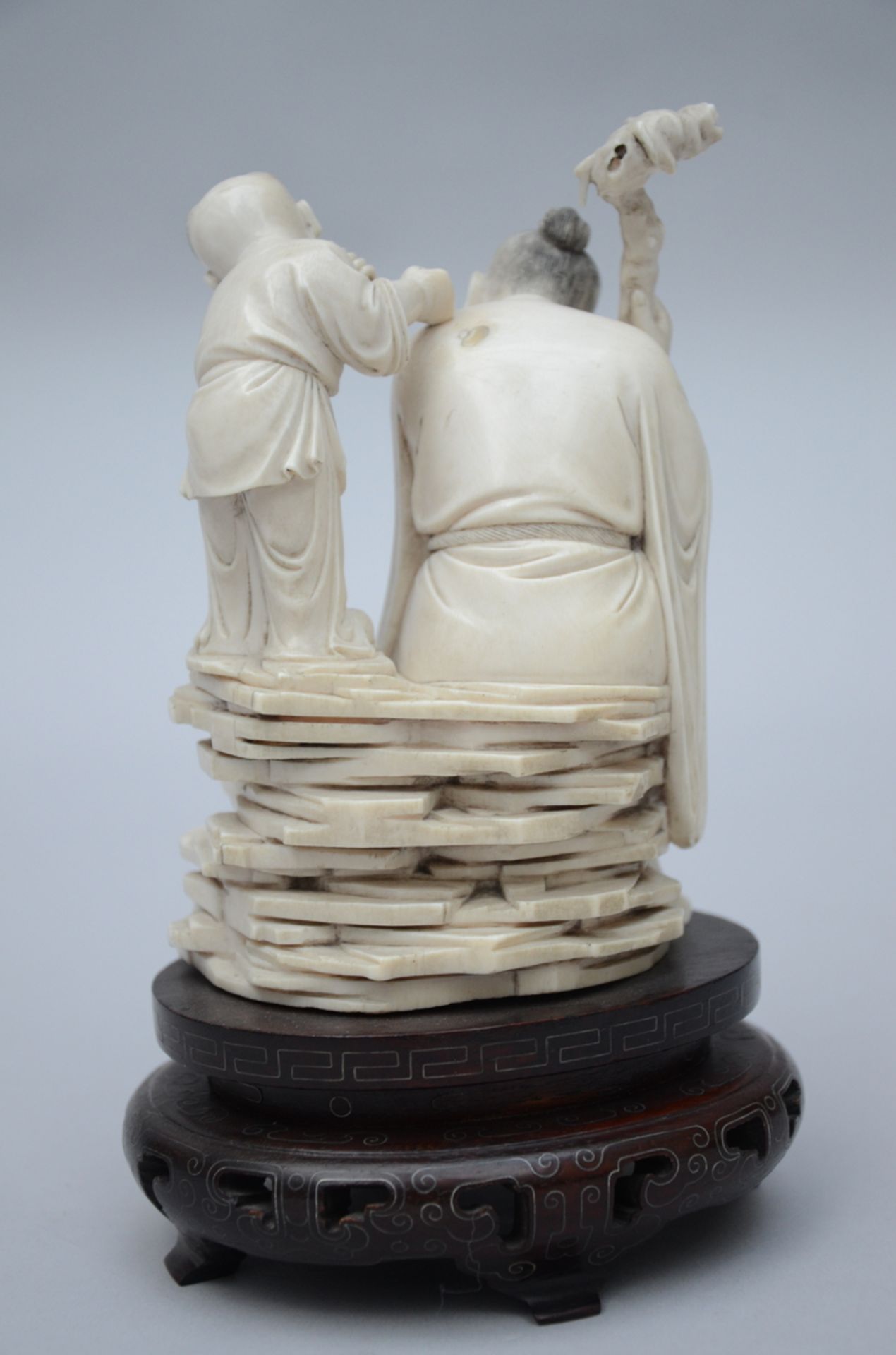 A Chinese ivory statue 'sage with servant', 19th century (14.5 cm) - Image 2 of 2