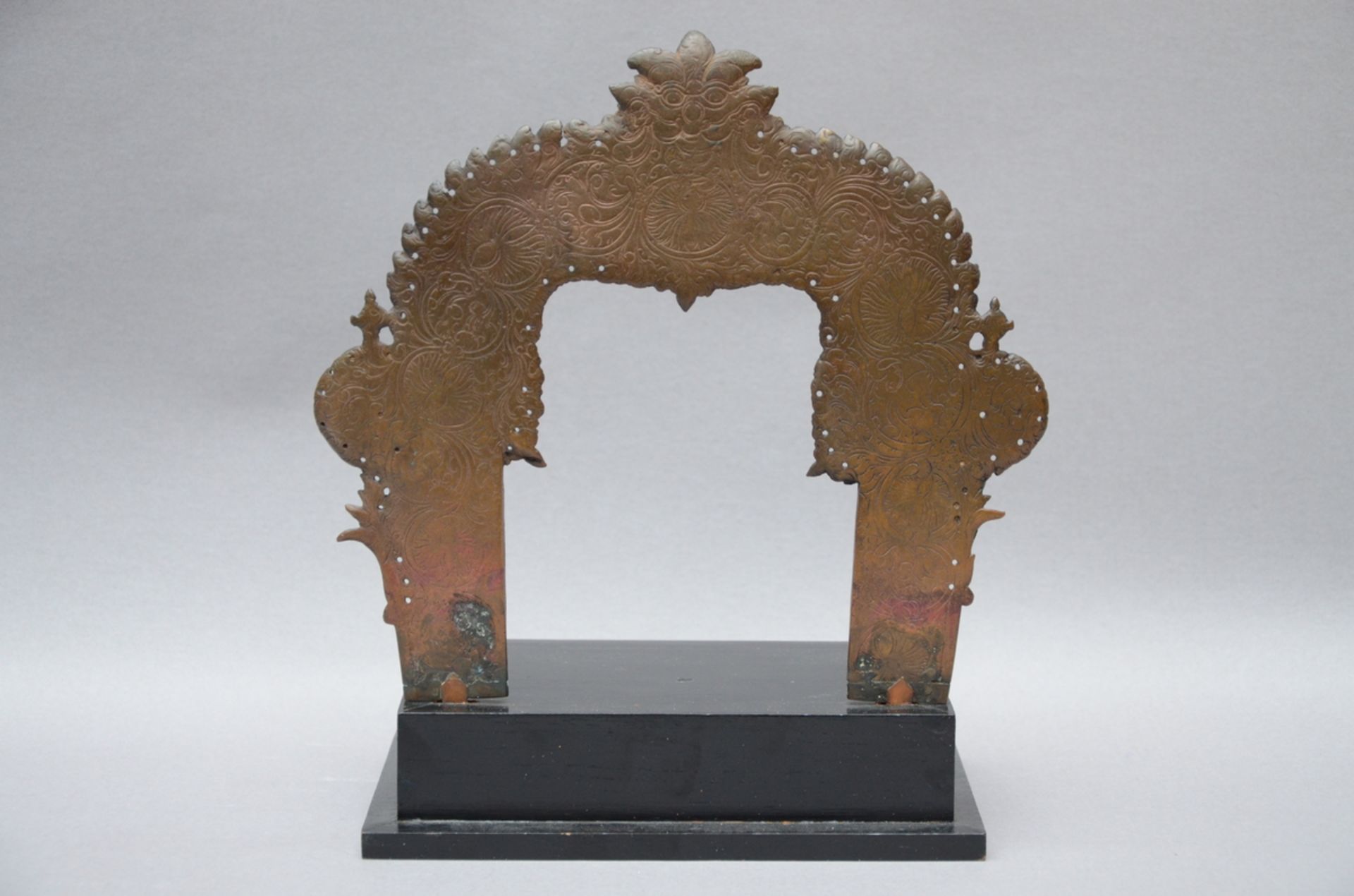 Indian bronze bow, South India 17th century (23x25cm) - Image 4 of 4