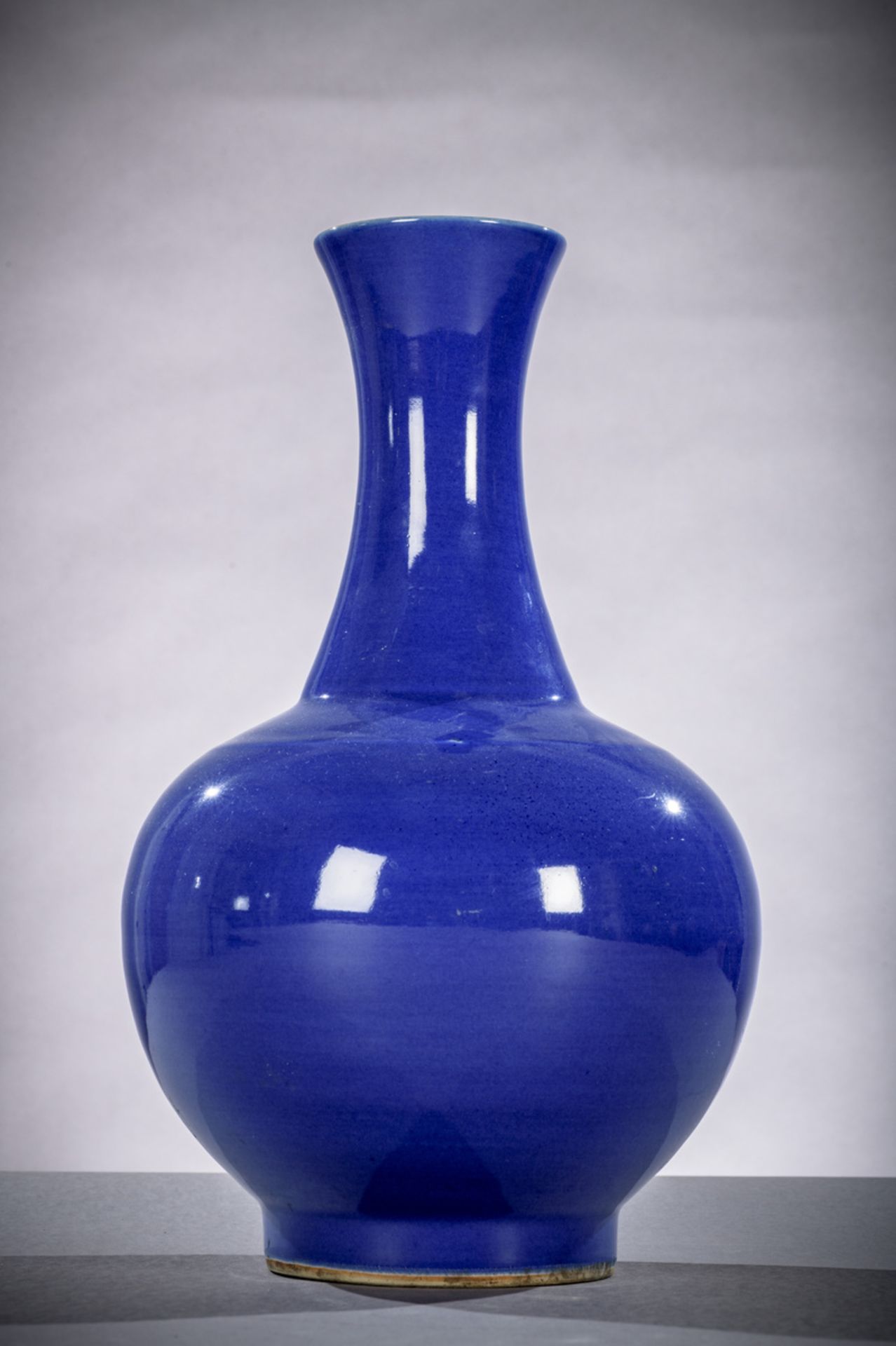 A vase in Chinese blue and white porcelain, Guangxu mark and period (h 40 cm)