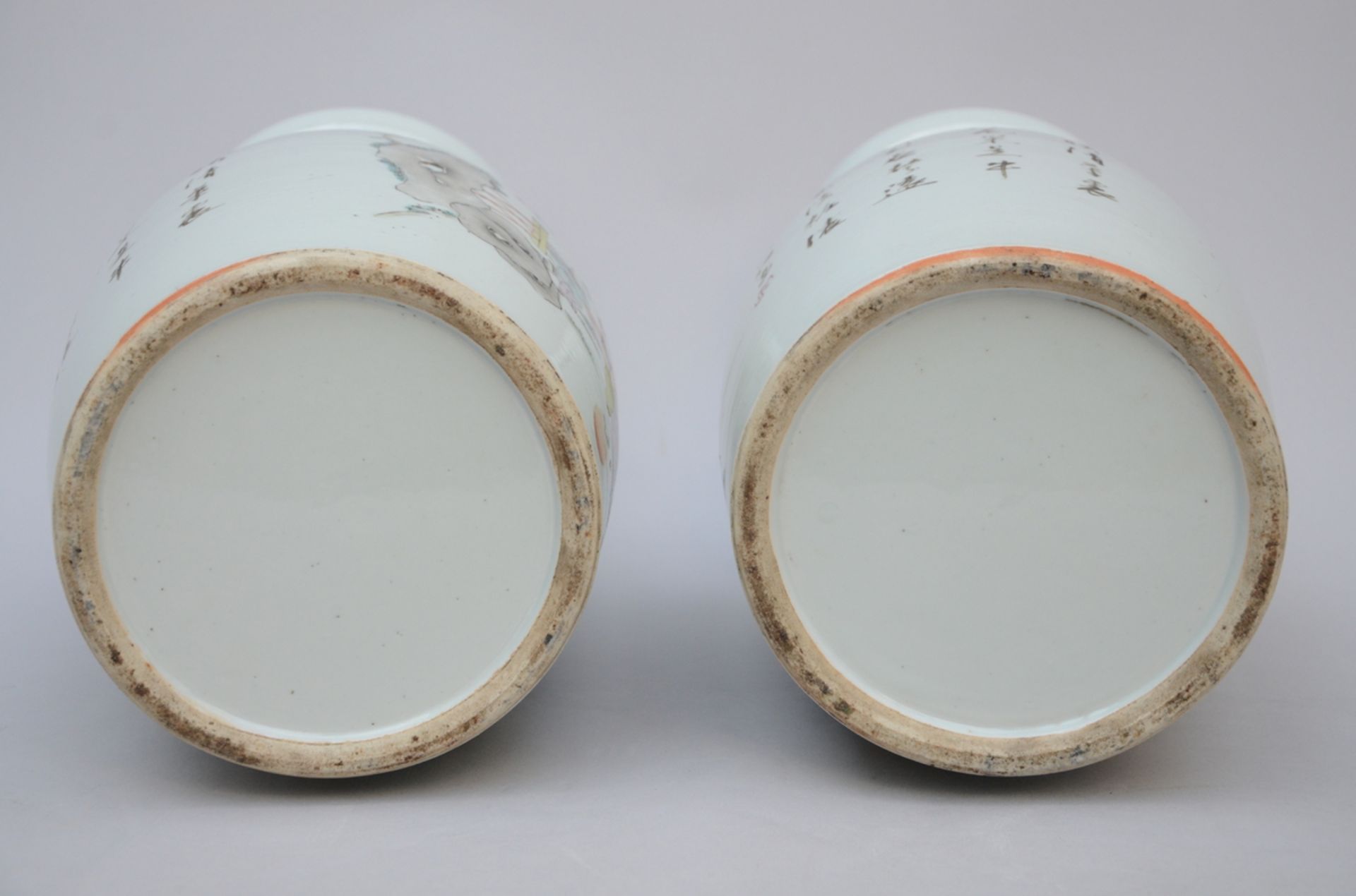 Pair of Chinese porcelain vases 'ladies' (h 45 cm) - Image 4 of 4