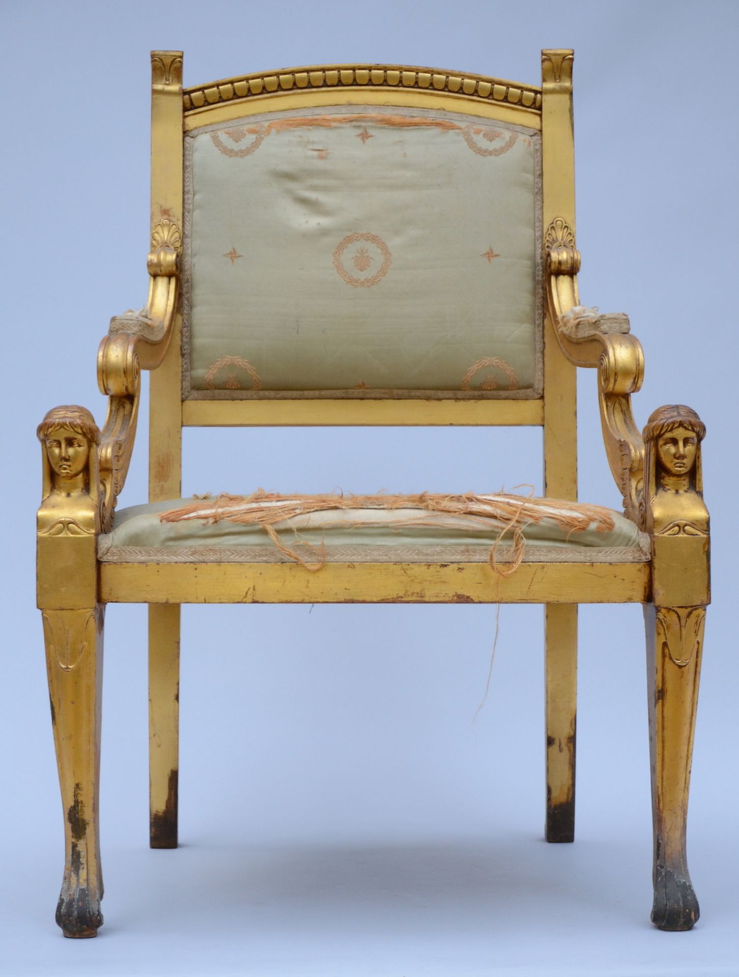 A gilded Empire style ensemble: table (77x116x72cm) display case (122x142x42cm) sofa ( - Image 4 of 7