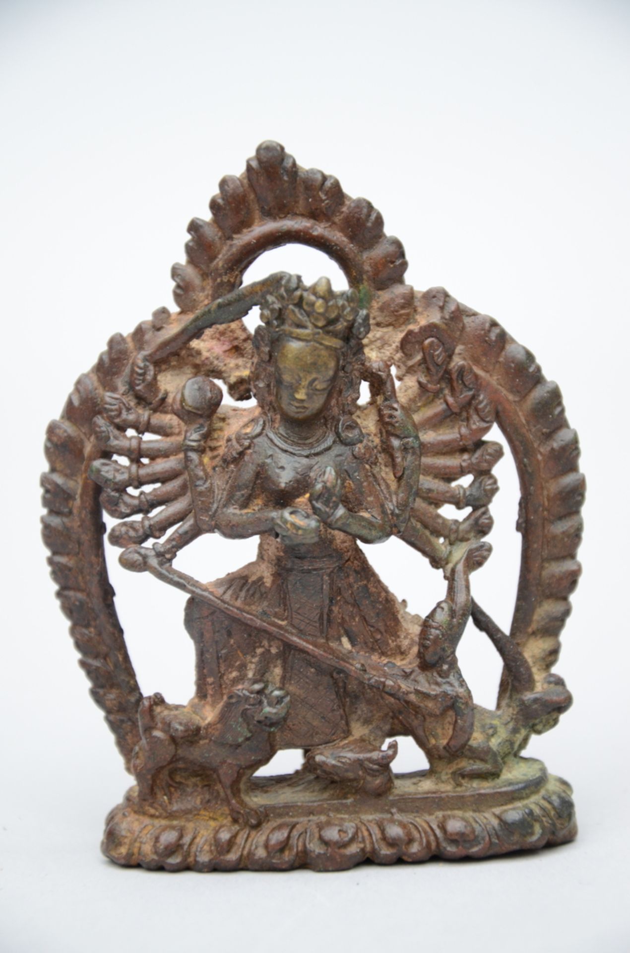 Lot: Indian statue in bronze 'durga' (10 cm) and Nepalese statue in bronze 'durga' (9,3 cm) - Image 3 of 5