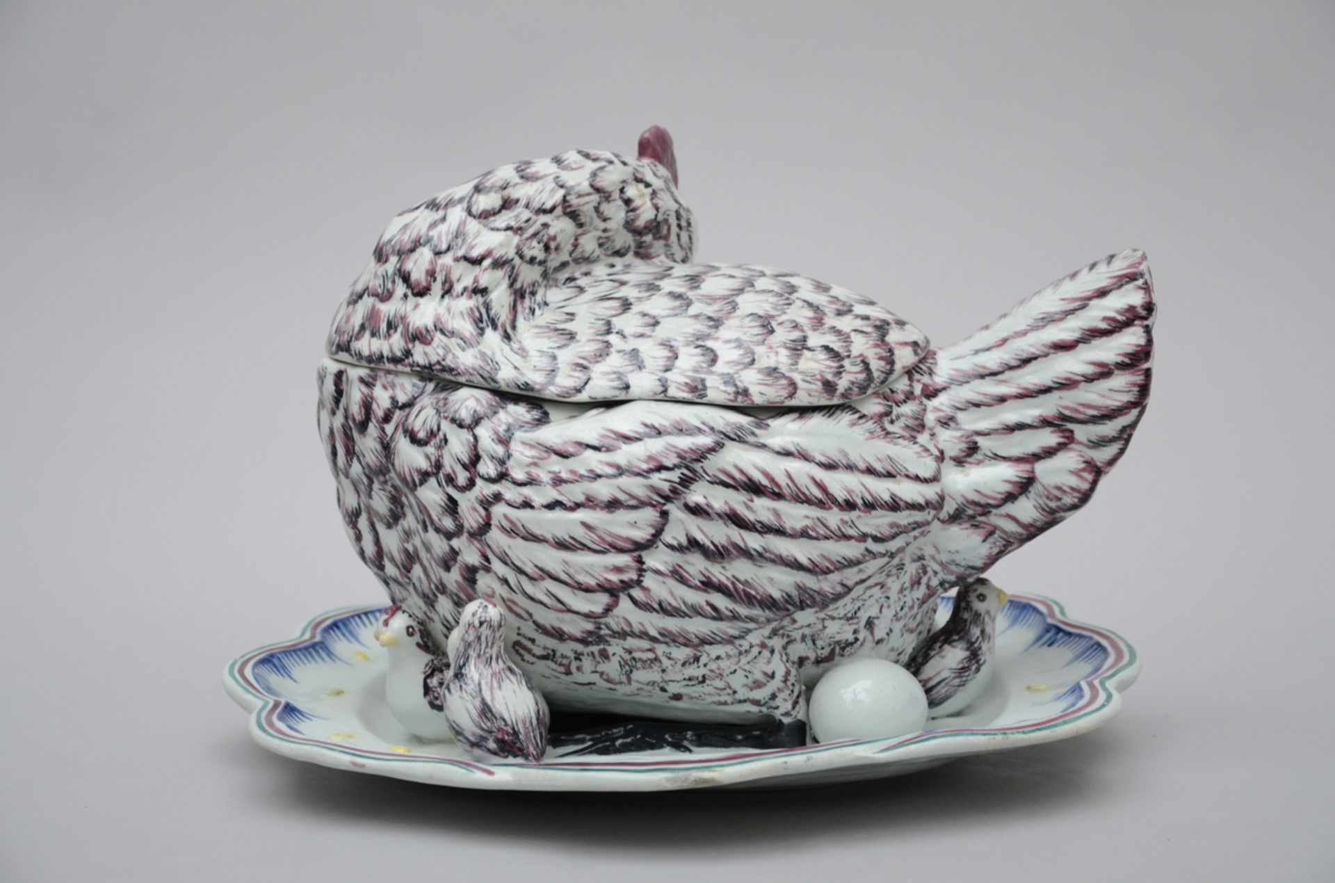 French tureen on plate 'chicken surrounded by chicks', Ferrière-la-Petite early 19th century ( - Image 2 of 4