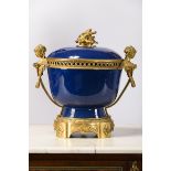 Covered pot in cobalt blue porcelain with gilt bronze mounts (33 cm)