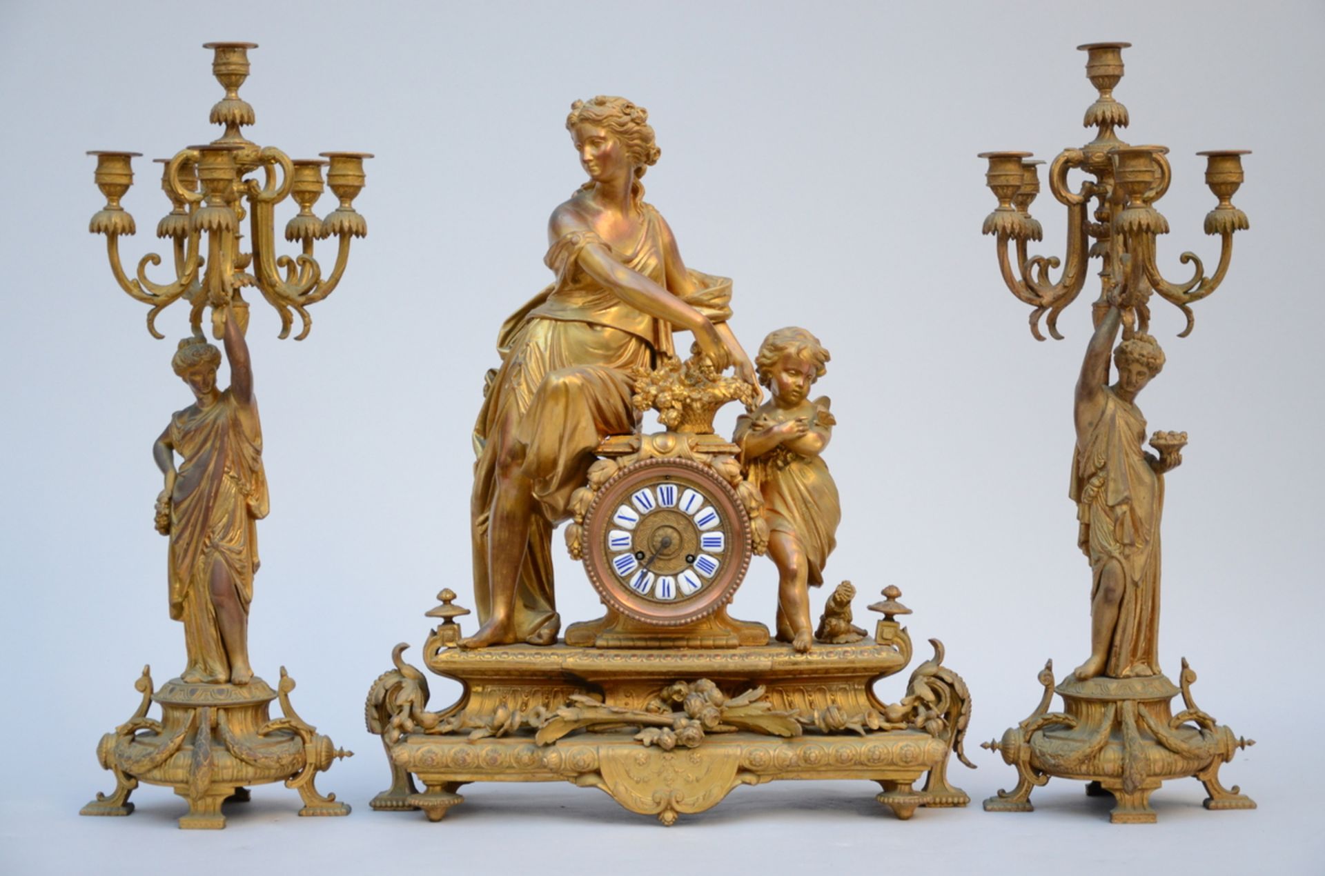 Mantlepiece in gilt pewter 'mother with child' (62x50x18cm) (h65cm) (65cm)