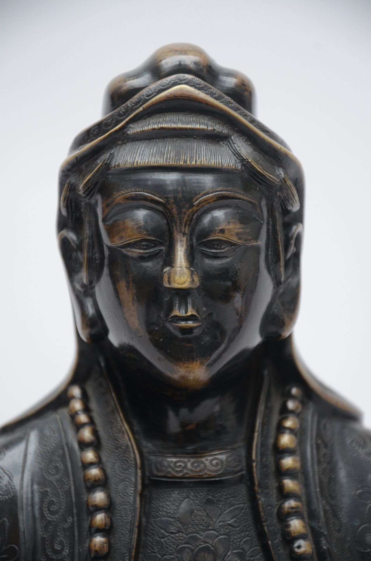 A Buddhist sculpture in bronze, Asia (38 cm) - Image 3 of 5