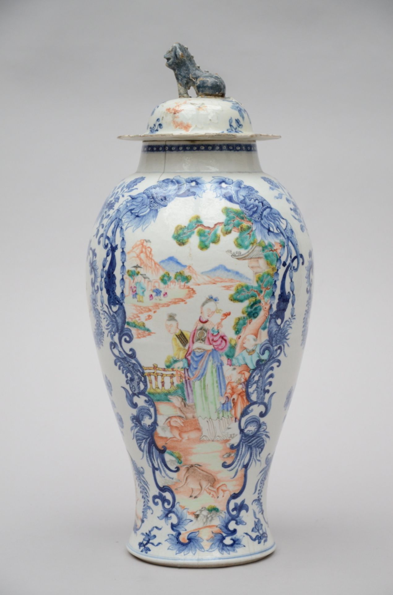 A Chinese famille rose porcelain vase, Qianlong period (48 cm) (*) - Image 4 of 5