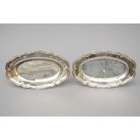 A pair of oval armorial plates in silver, Brussels 1768 (35x21 cm)