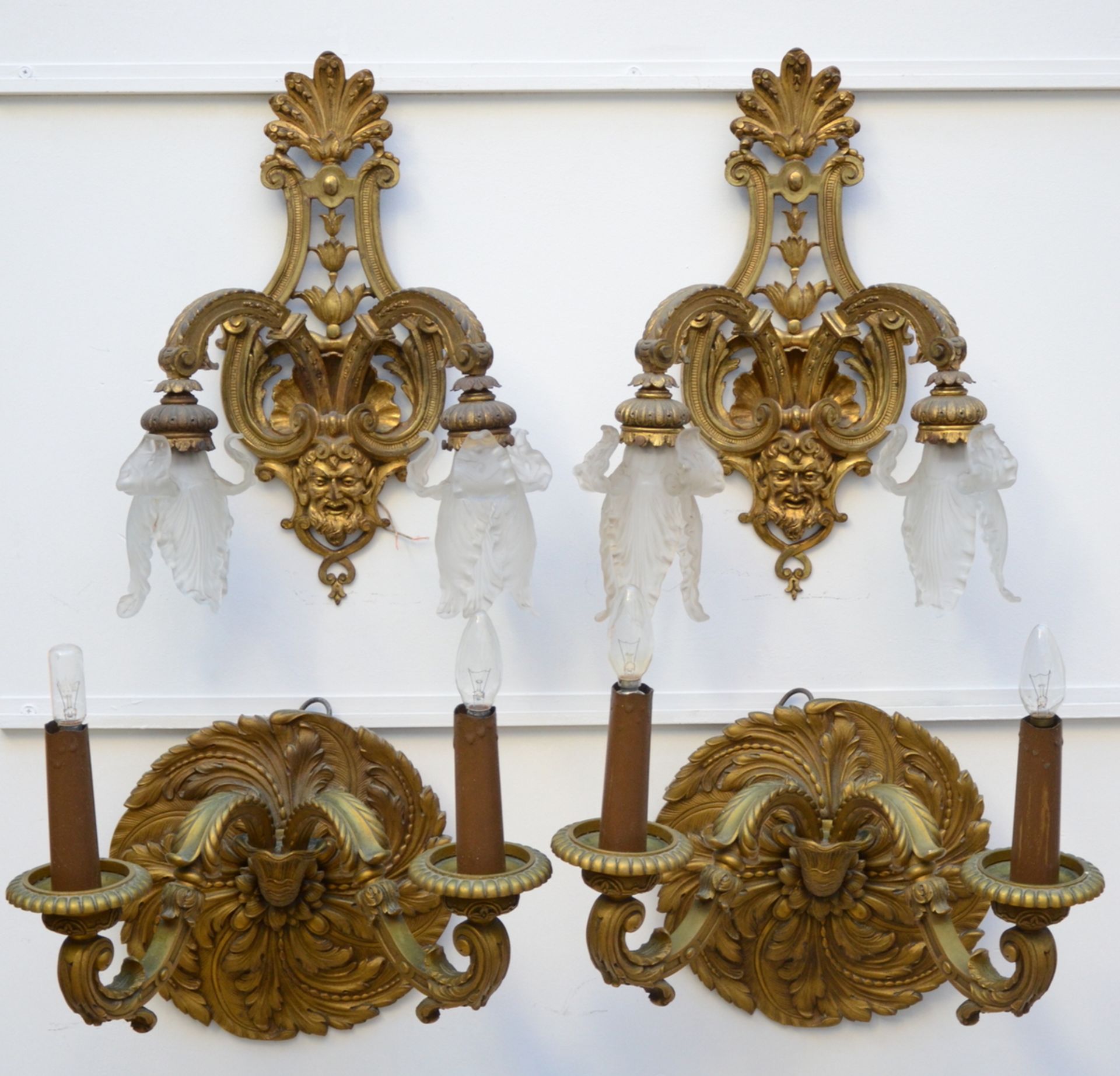 Lot: two pairs of wall lights in bronze (30x40cm) (44x32)