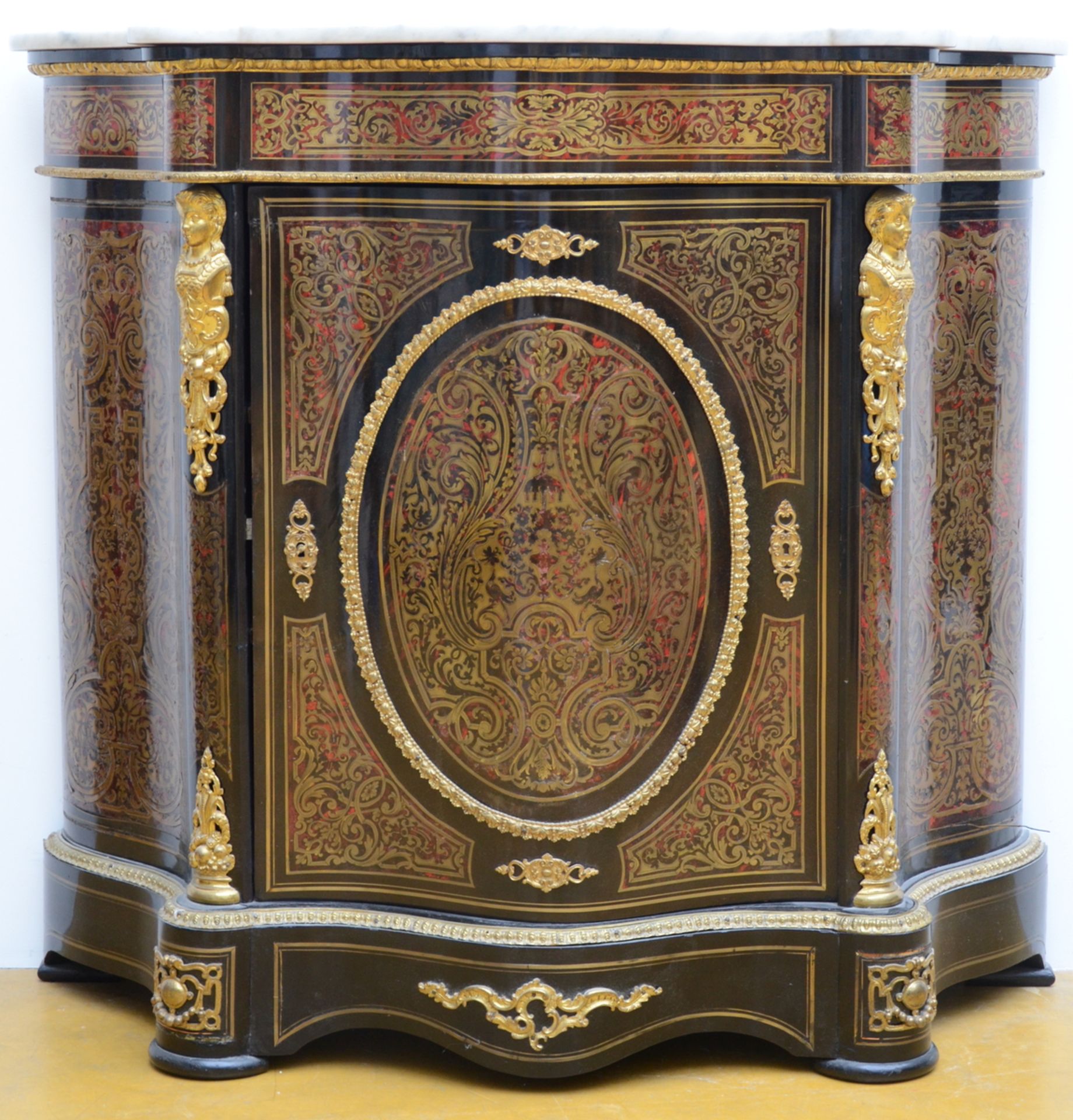 A Napoleon III cupboard with Boulle work (108x119x43 cm) (*)