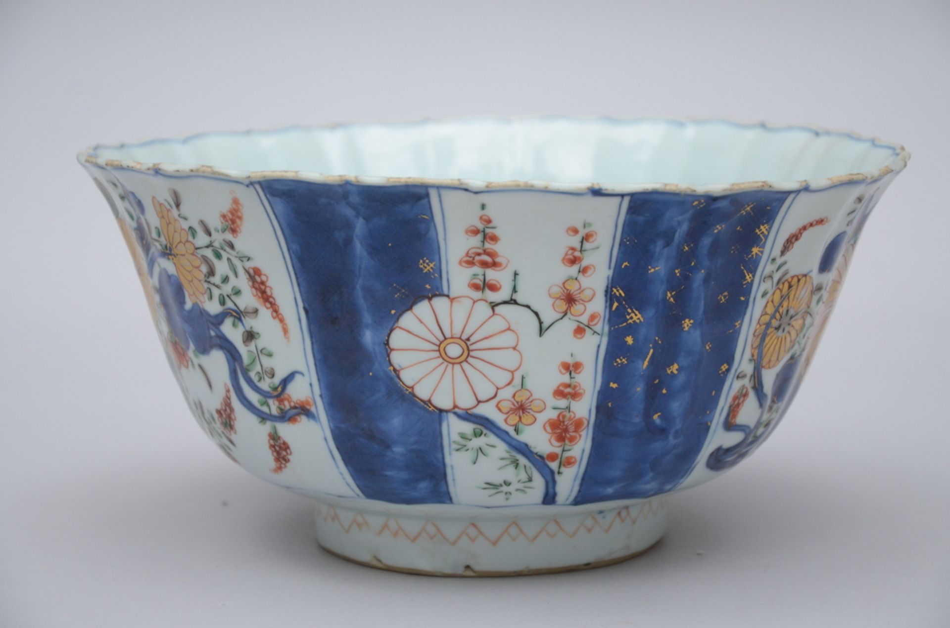 Lobed bowl in Chinese famille verte porcelain, Kangxi period (13x25.5 cm) - Image 4 of 4