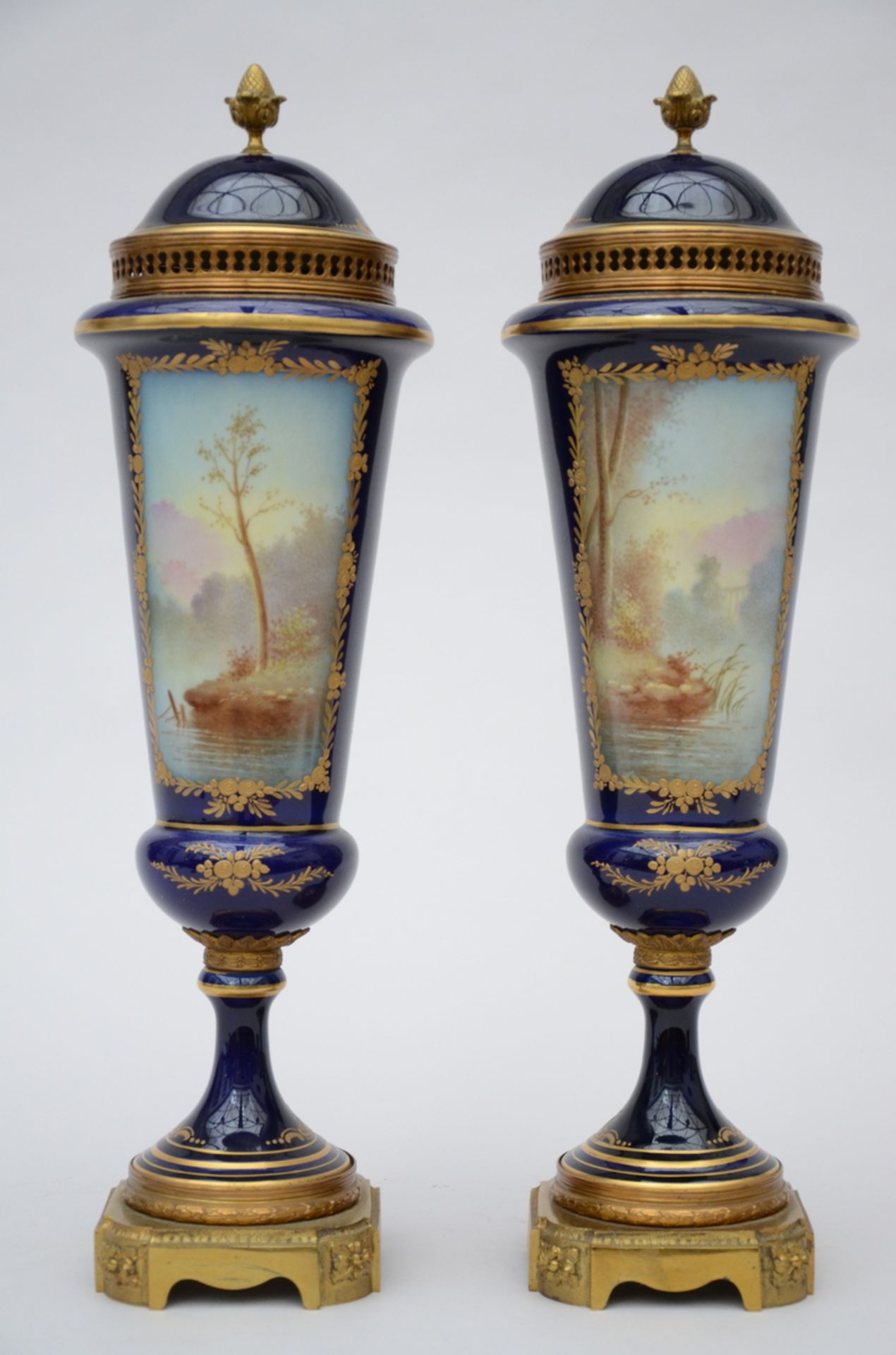 A pair of lidded vases in Sèvres porcelain painted by Grisard 'romantic scenes' (50cm) - Image 2 of 5