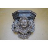 A sta,d carved in wood 'putto' (47x49x28cm) (*)