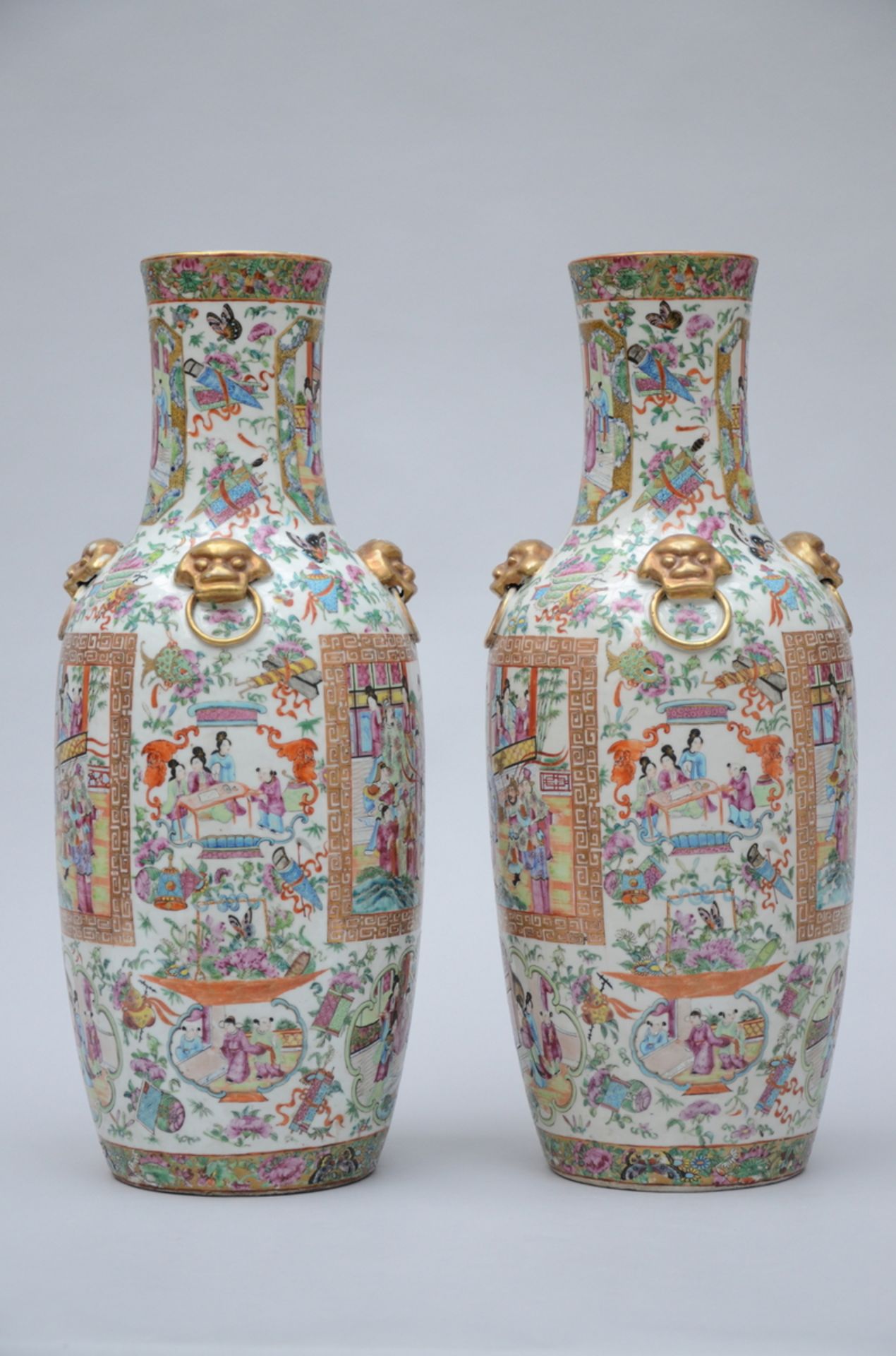 A pair of vases in Chinese porcelain 'gilt Canton', 19th century (62 cm) - Image 2 of 4