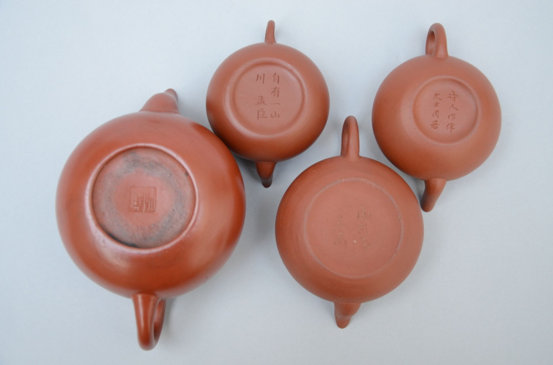 Lot: four Yixing teapots (h 5 to 8 cm) (*) - Image 3 of 5