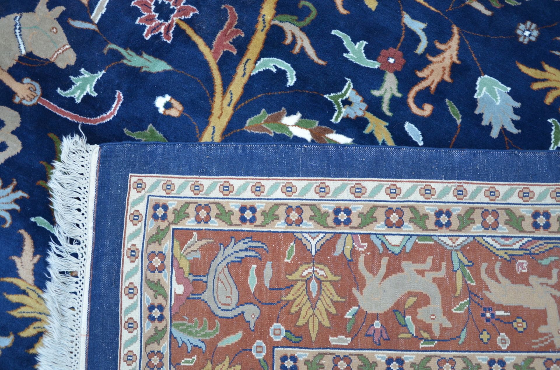 Large wool carpet 'the hunt' (380x260 cm) - Image 4 of 4