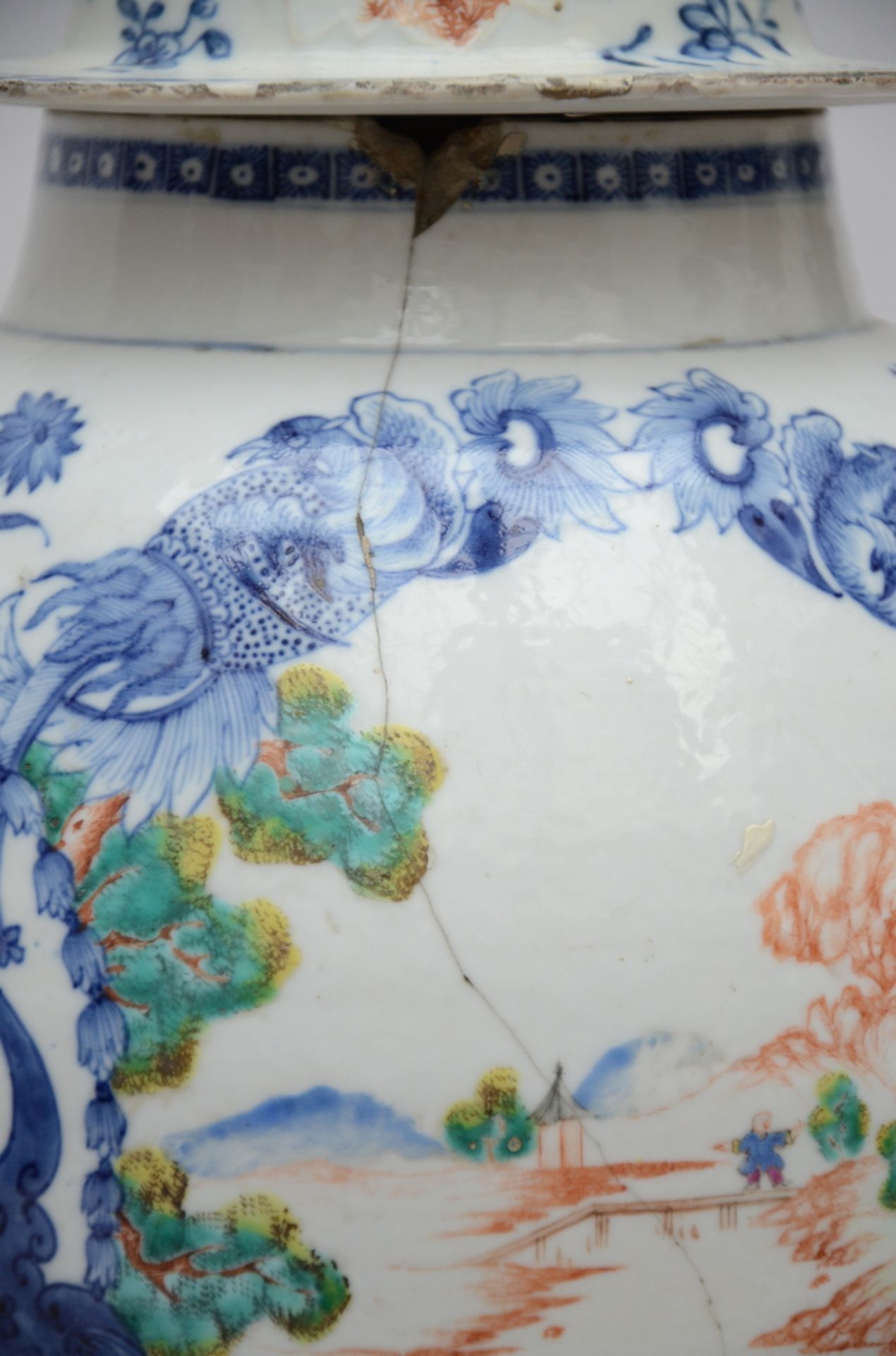 A Chinese famille rose porcelain vase, Qianlong period (48 cm) (*) - Image 2 of 5