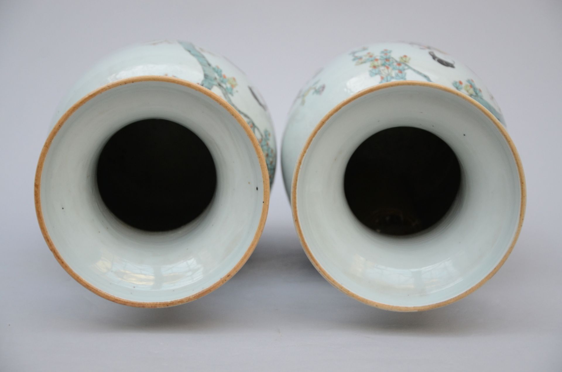 Pair of Chinese porcelain vases 'ladies' (h 45 cm) - Image 3 of 4