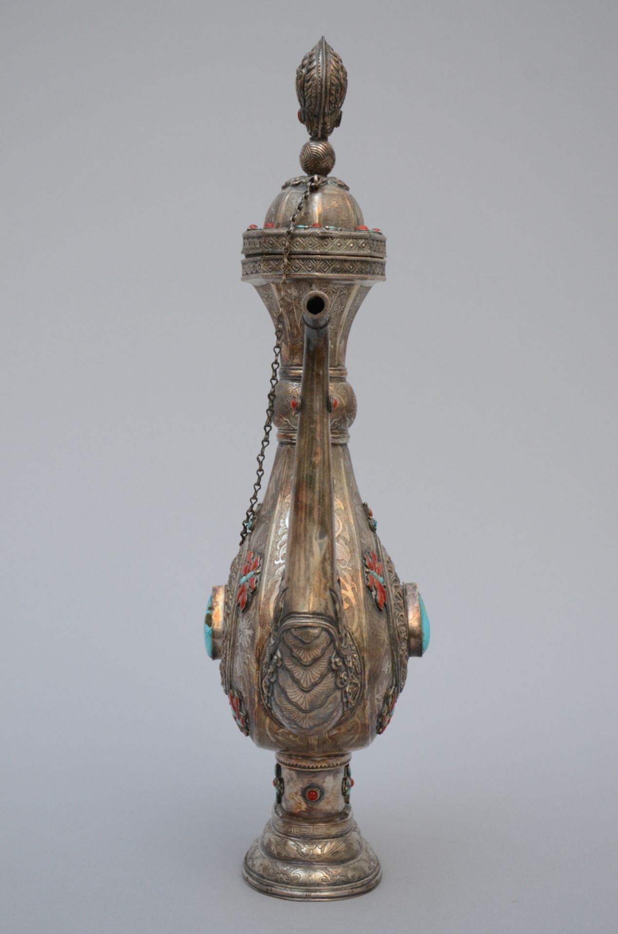 Tibetan silver ewer inlaid with lapus, coral and turquoise (47 cm) - Image 2 of 5