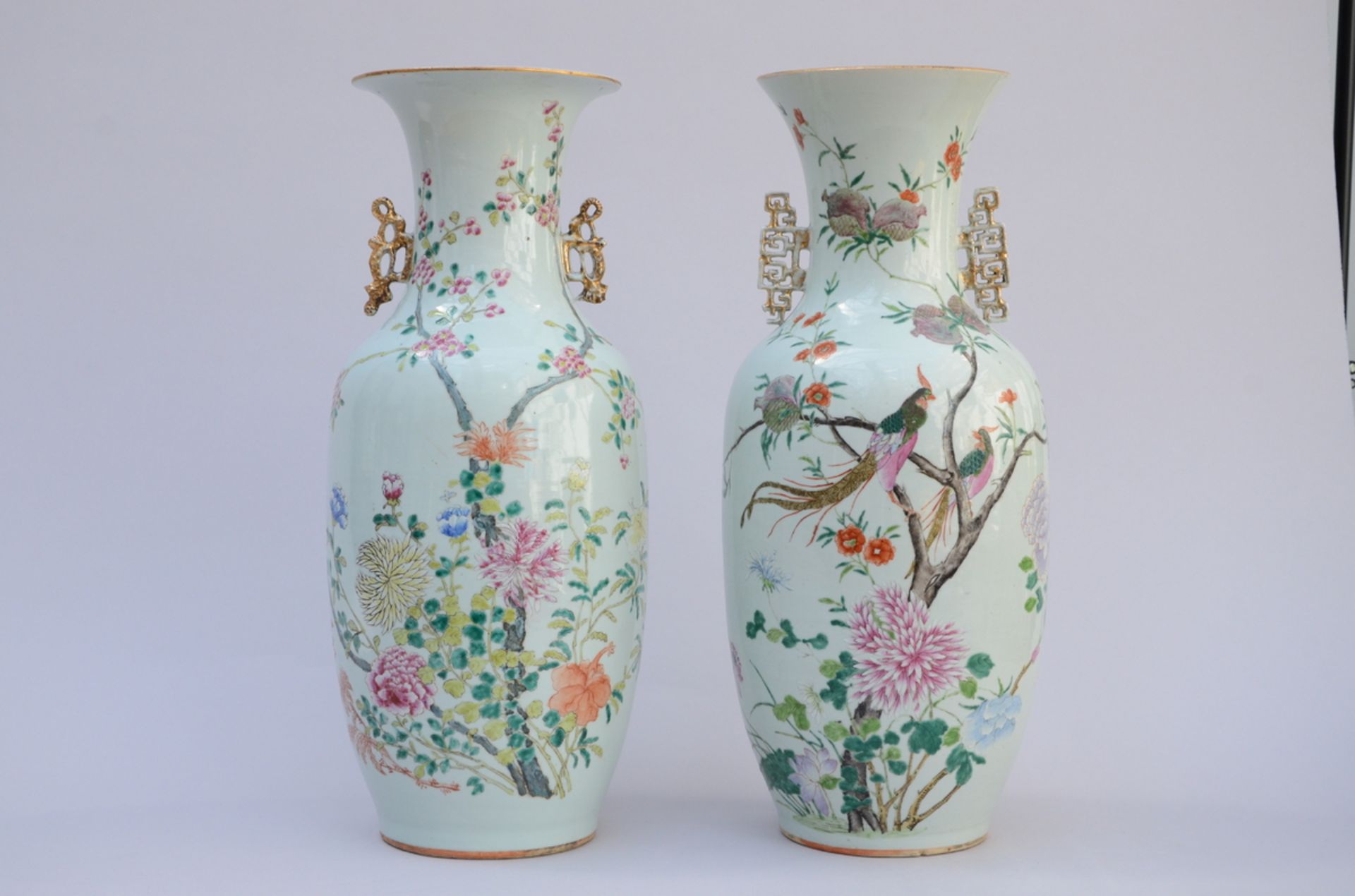 Lot: two vases in Chinese porcelain 'floral decoration' (h57cm and h58cm) (*)