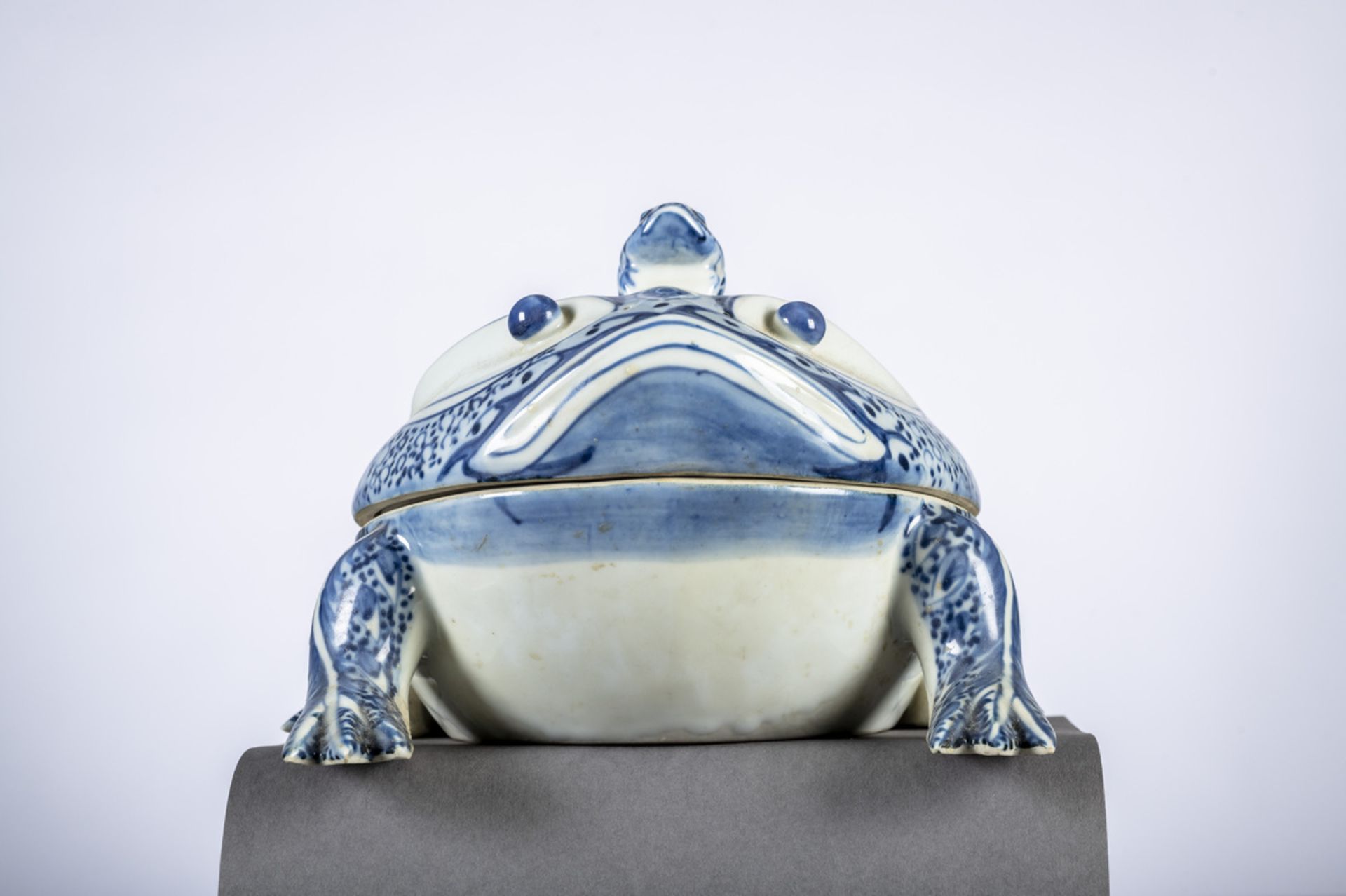 Toad-shaped tureen in Chinese blue and white porcelain (13x26cm) - Image 2 of 4