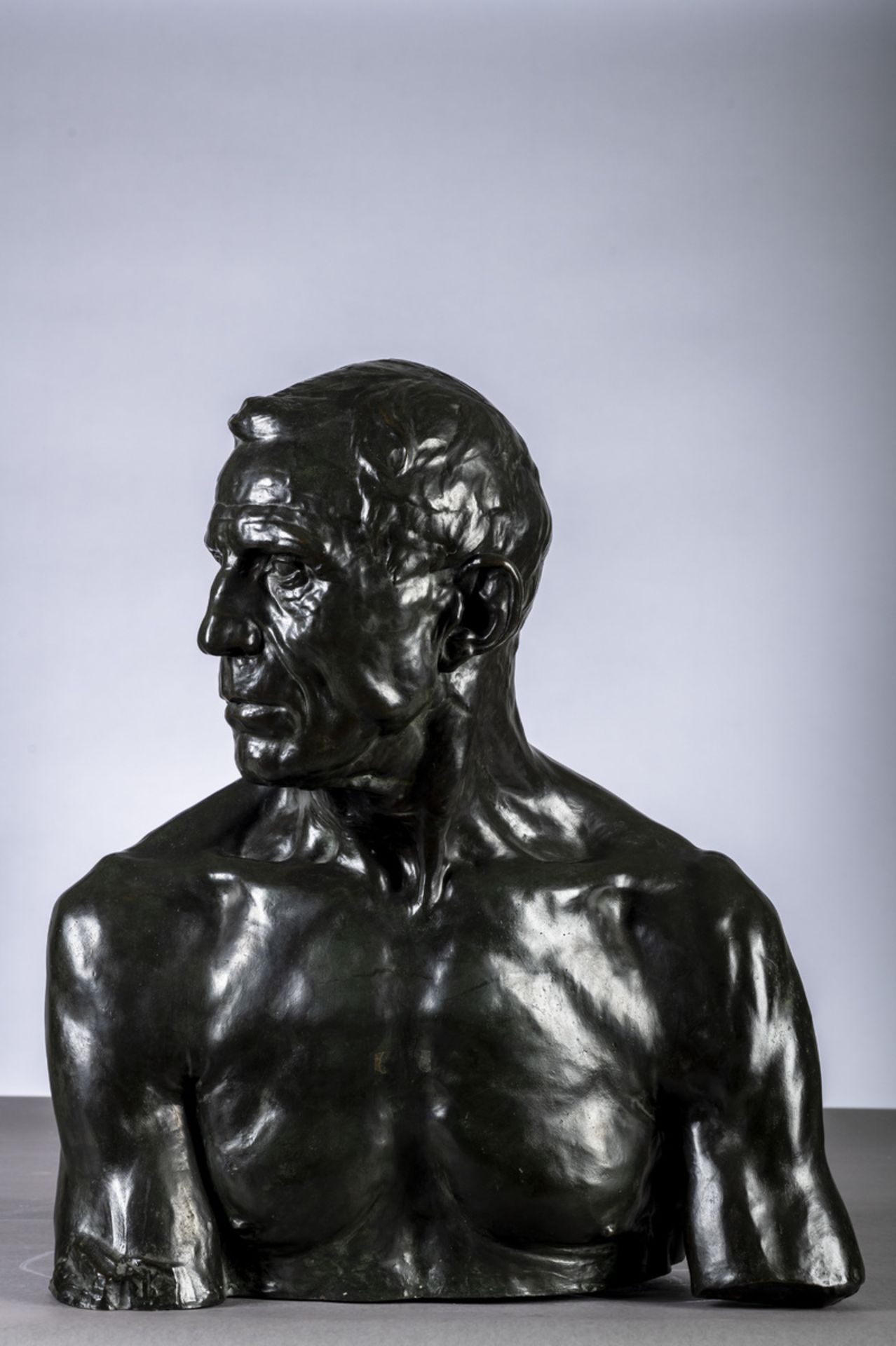 George Minne: bronze sculpture 'dock worker' (65x55x30cm)