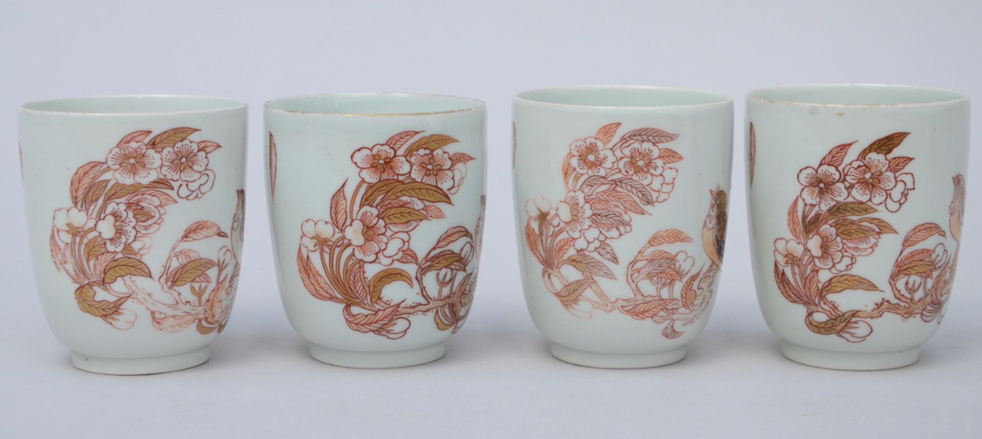 A set of 4 cups in oriental porcelain 'birds and calligraphy' (9x8cm) (*) - Image 2 of 6